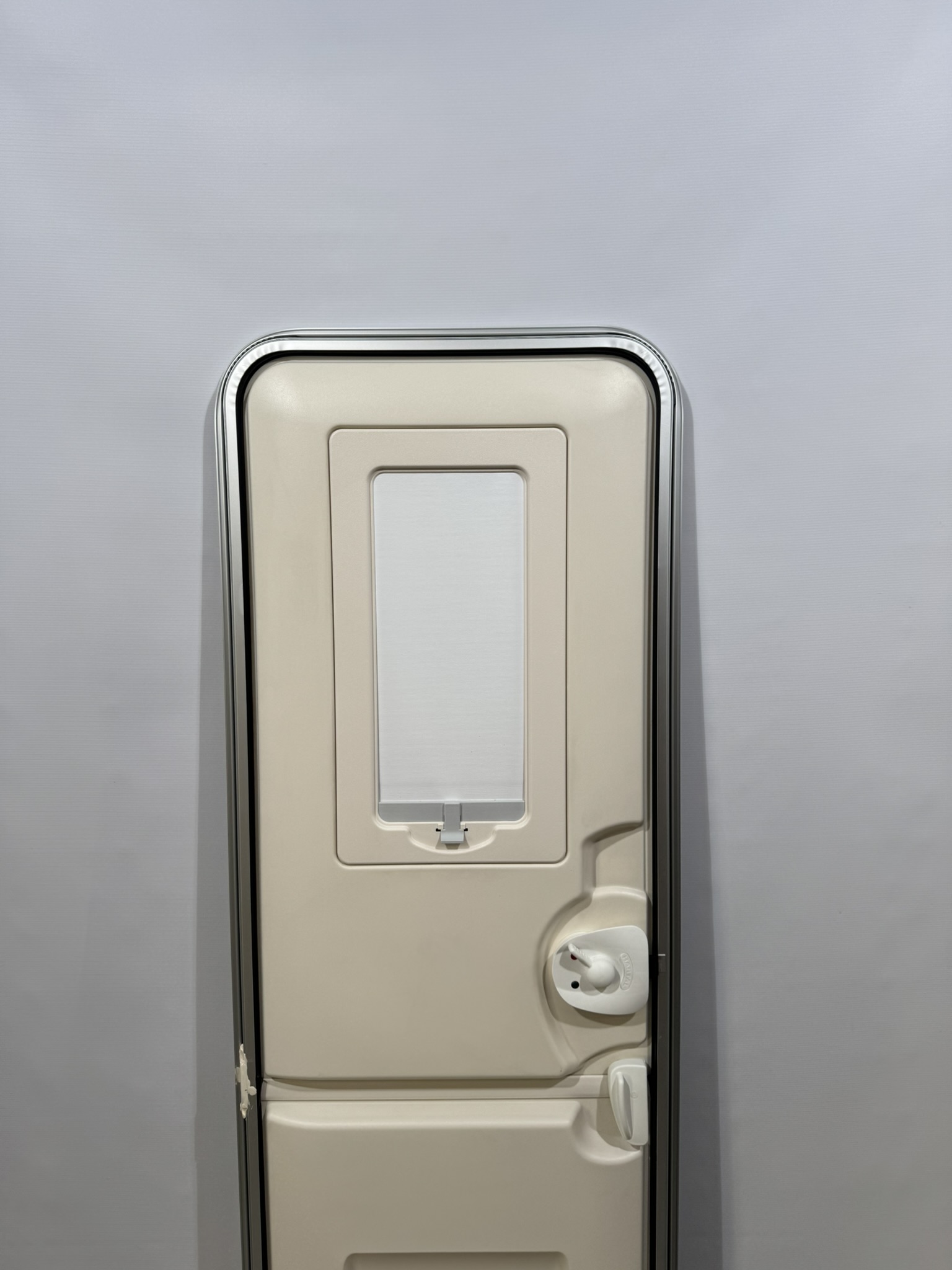 Hymer Aufbautür 2-teilig mit Fenster 1740x580mm – Bild 8