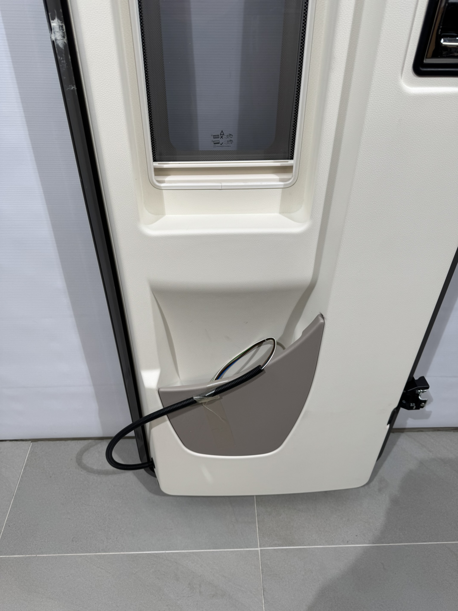 Hymer Aufbautür mit Fenster 1920x600mm – Bild 7