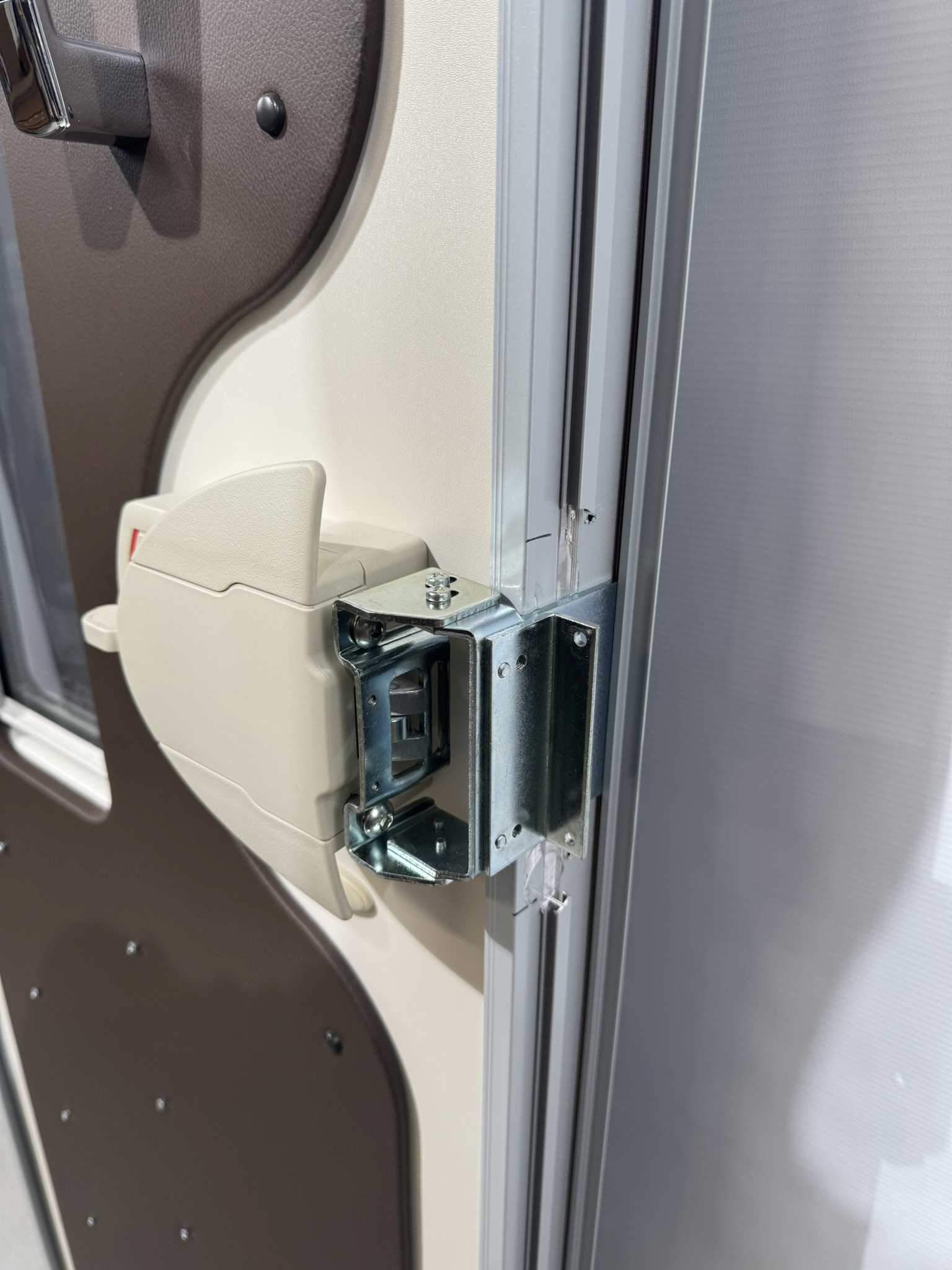 Hymer Aufbautür grau mit Fenster 1920x600mm – Bild 9
