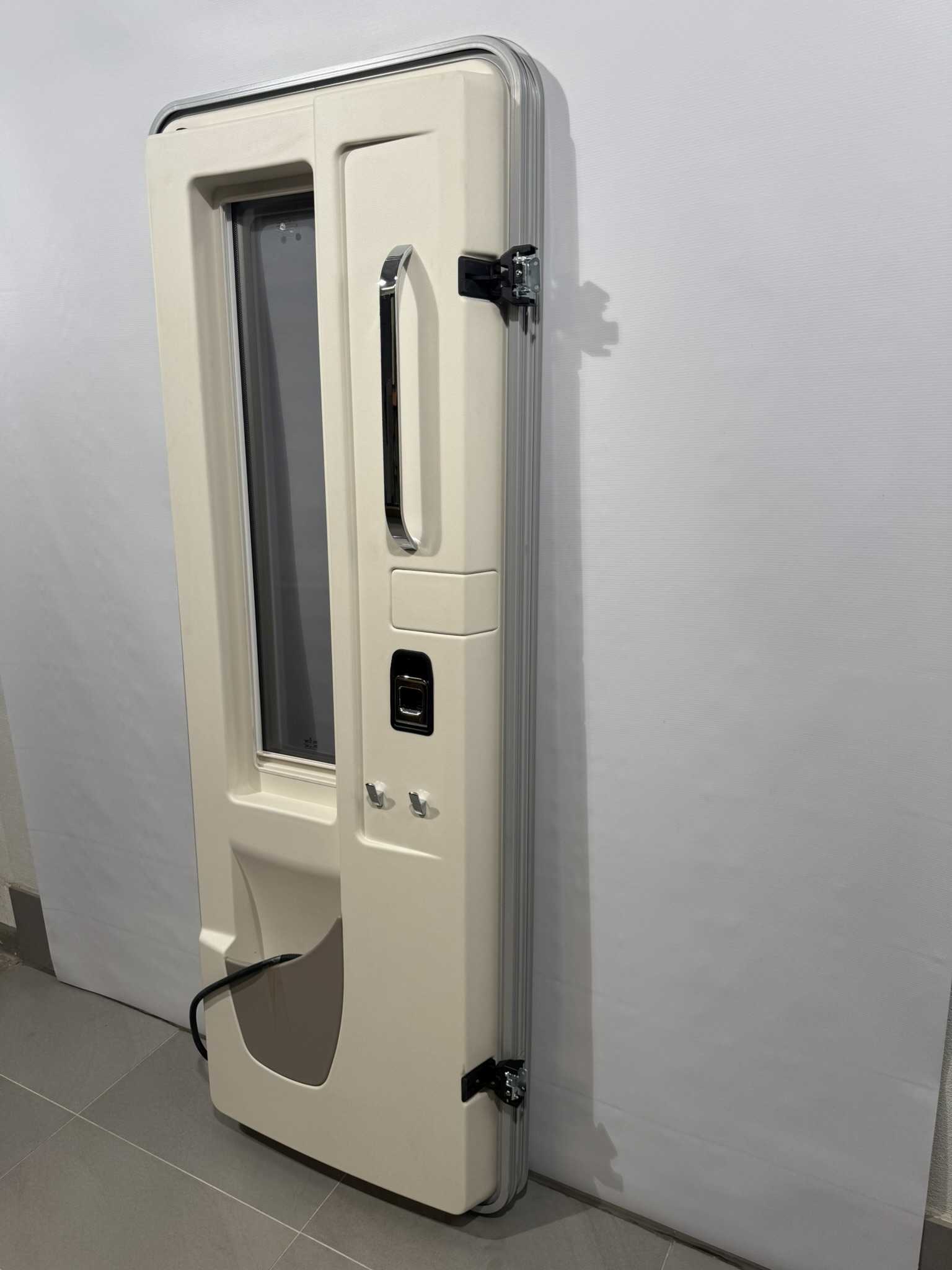Hymer Aufbautür weiß mit Fenster 1920x700mm – Bild 13