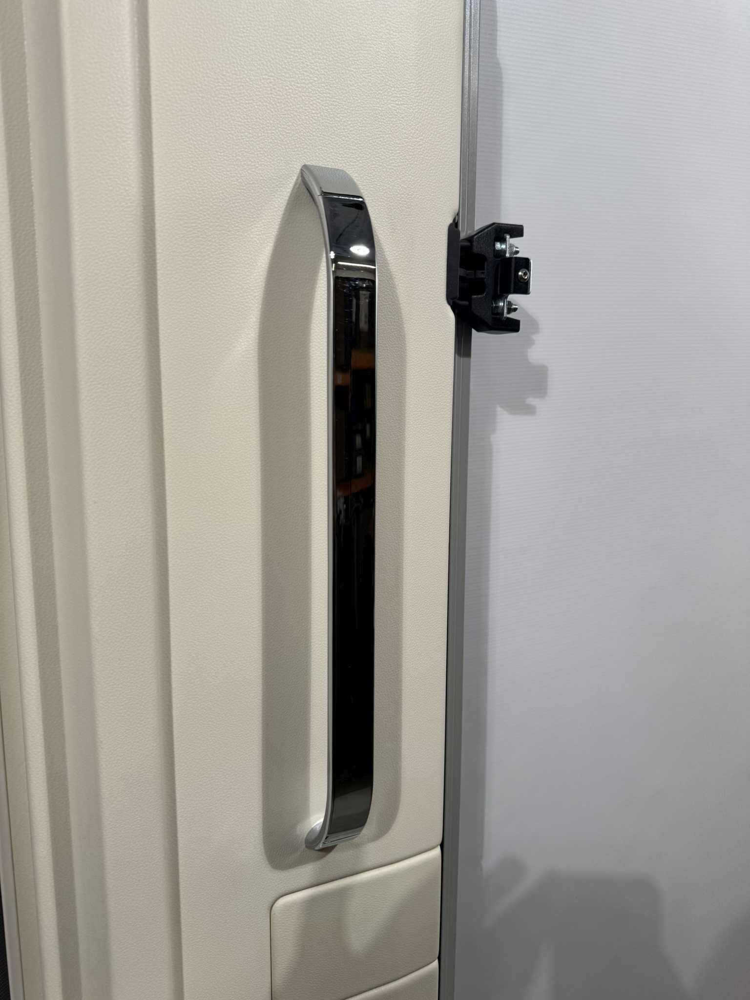 Hymer Aufbautür weiß mit Fenster 1920x700mm – Bild 8