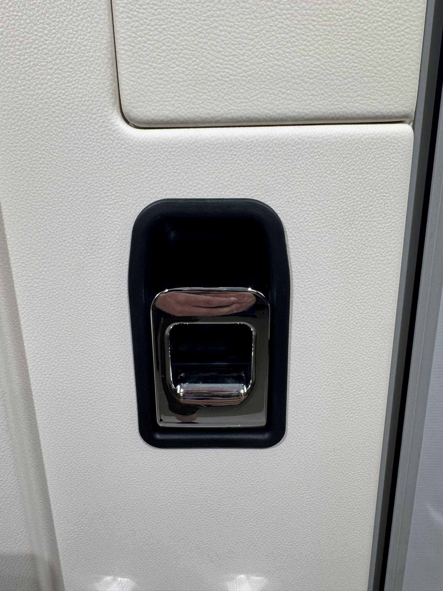 Hymer Aufbautür weiß mit Fenster 1920x700mm – Bild 9