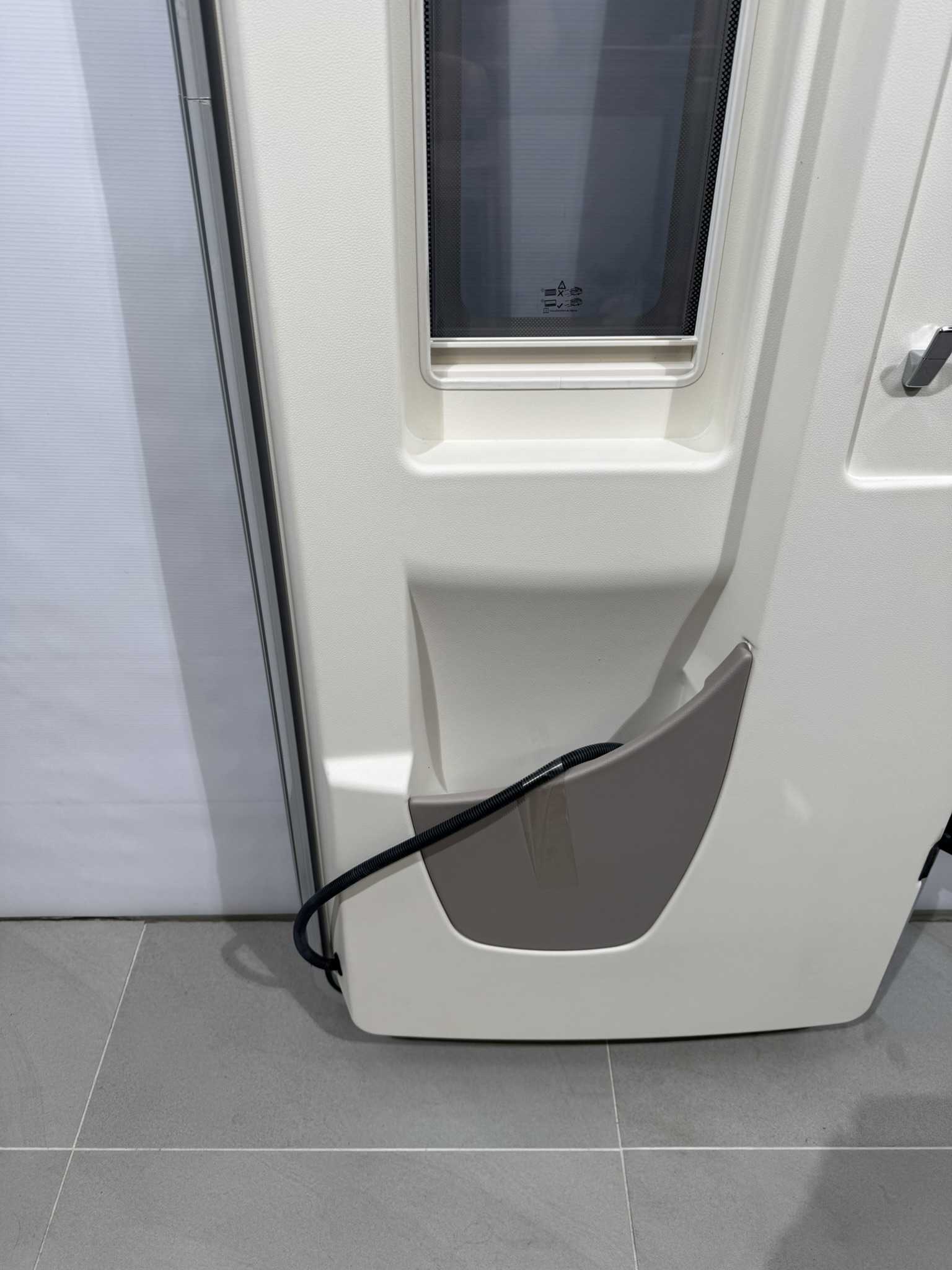 Hymer Aufbautür weiß mit Fenster 1920x700mm – Bild 12