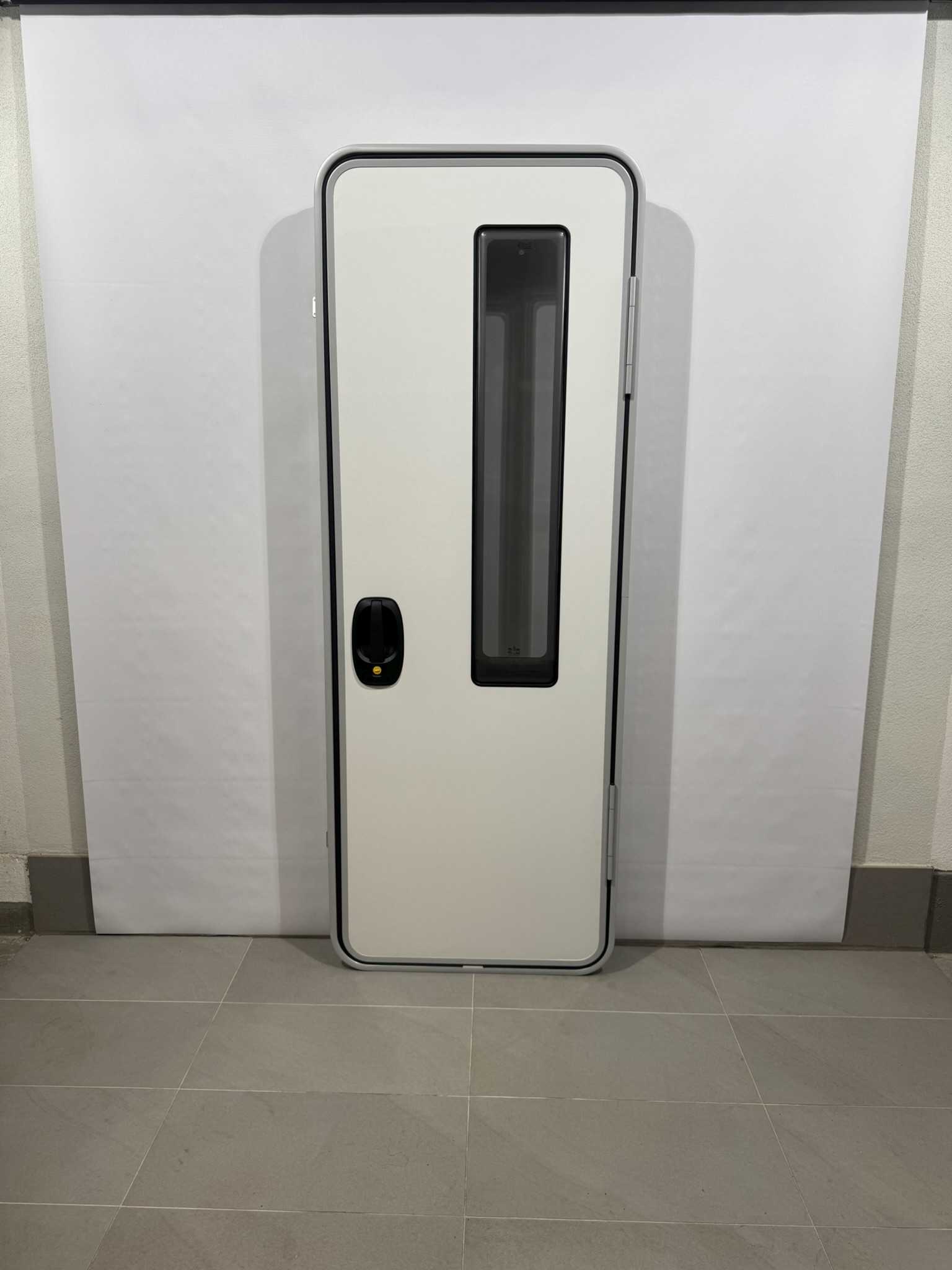 Hymer Aufbautür weiß mit Fenster 1920x700mm