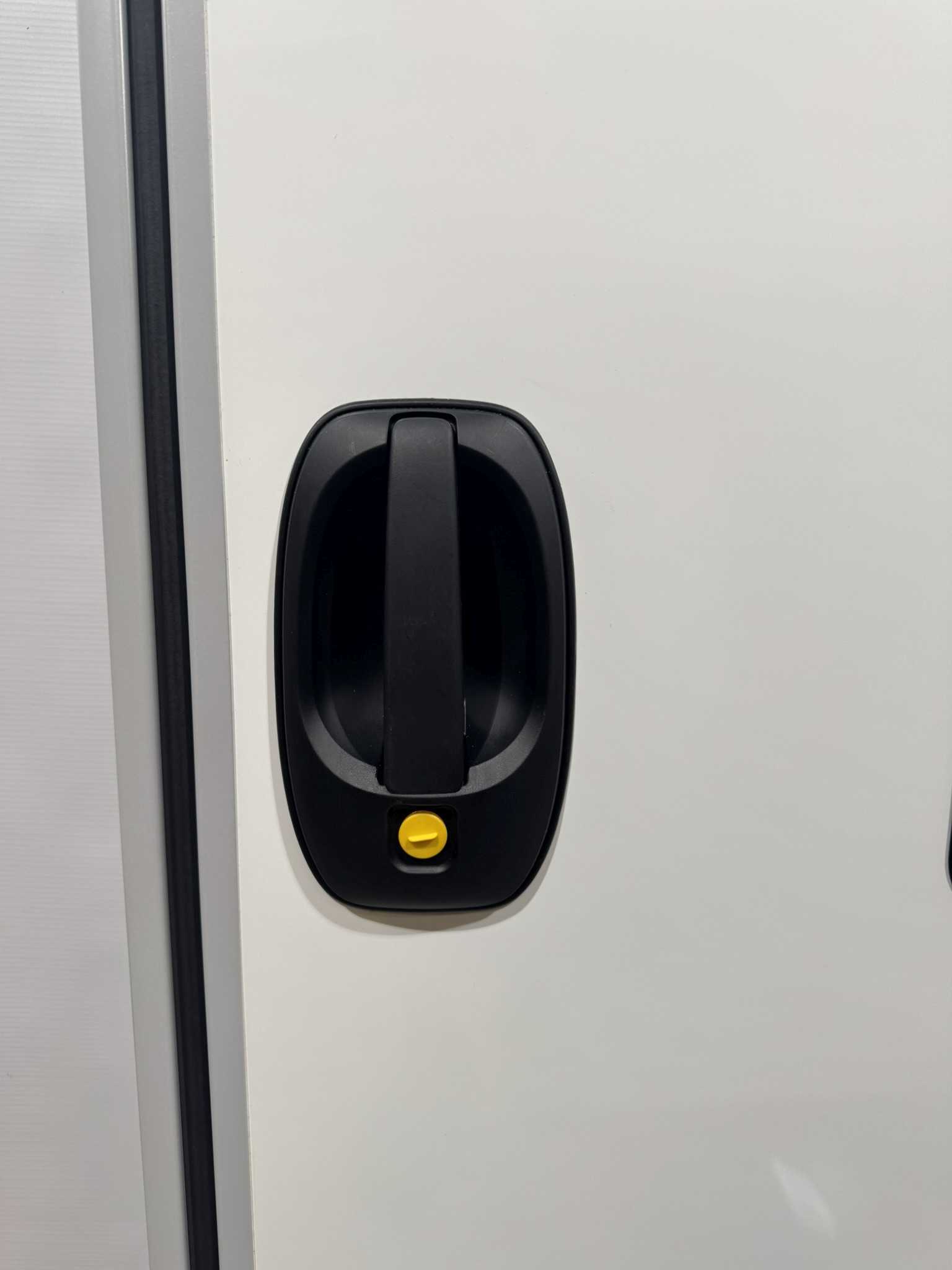 Hymer Aufbautür weiß mit Fenster 1920x700mm – Bild 5