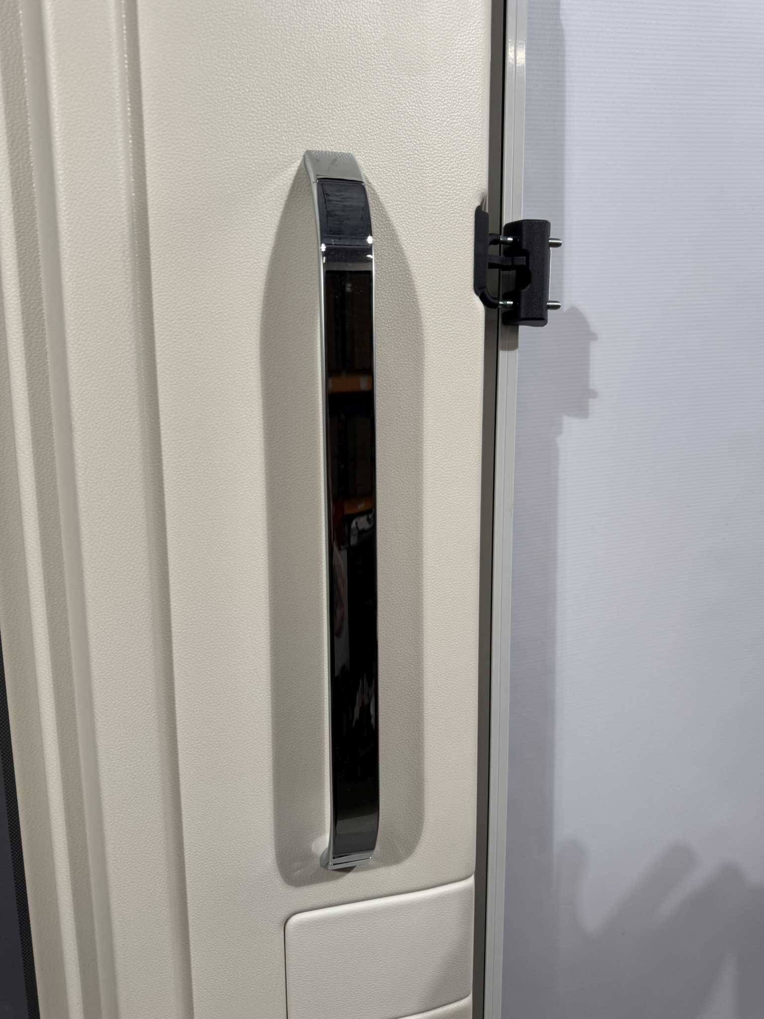 Hymer Aufbautür weiß mit Fenster 1920 x 700mm – Bild 8