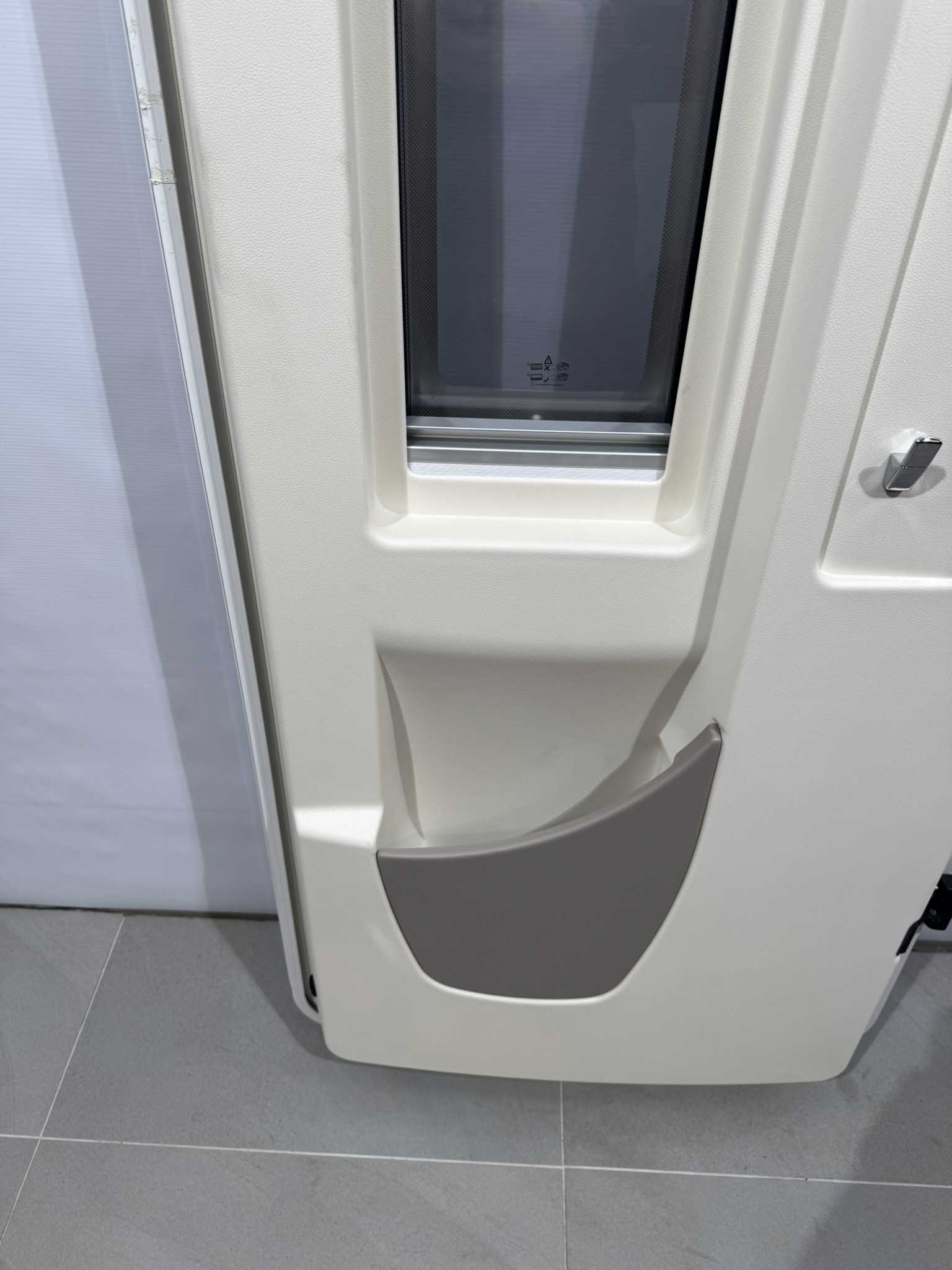 Hymer Aufbautür weiß mit Fenster 1920 x 700mm – Bild 10