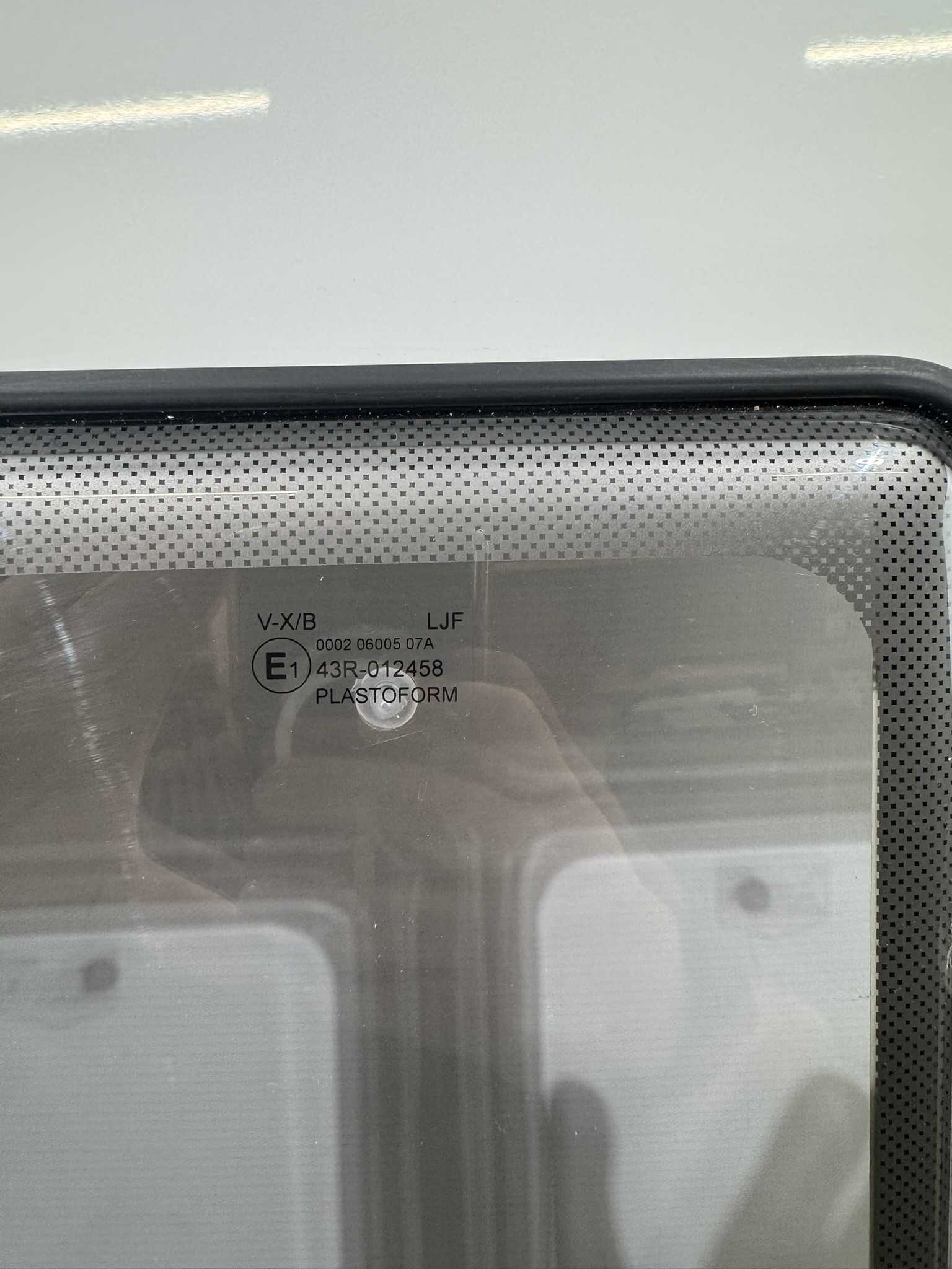 Hymer Aufbautür weiß mit Fenster 1920 x 700mm – Bild 12