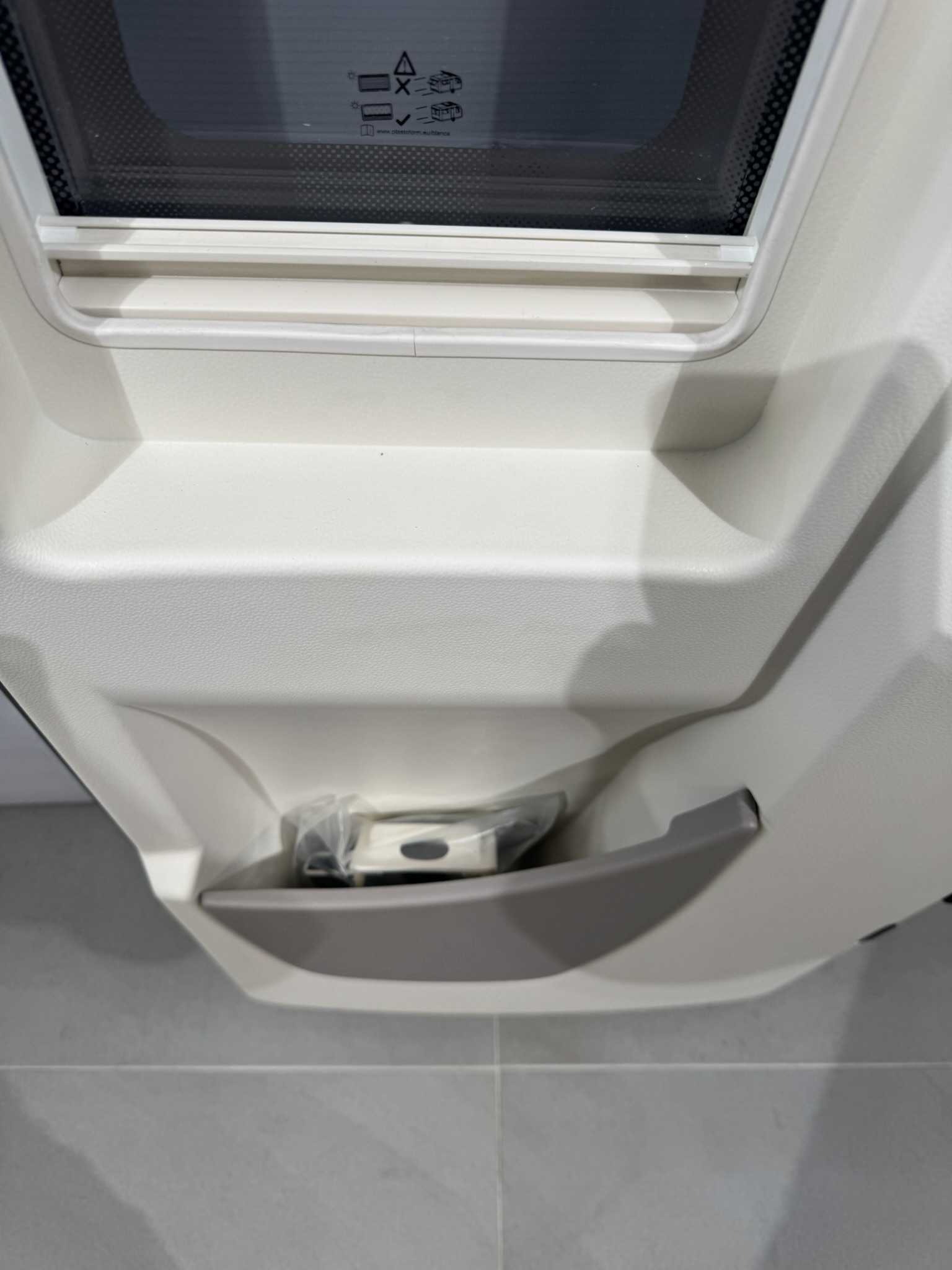 Hymer Aufbautür Wohnmobil mit Fenster 1920x600mm – Bild 15