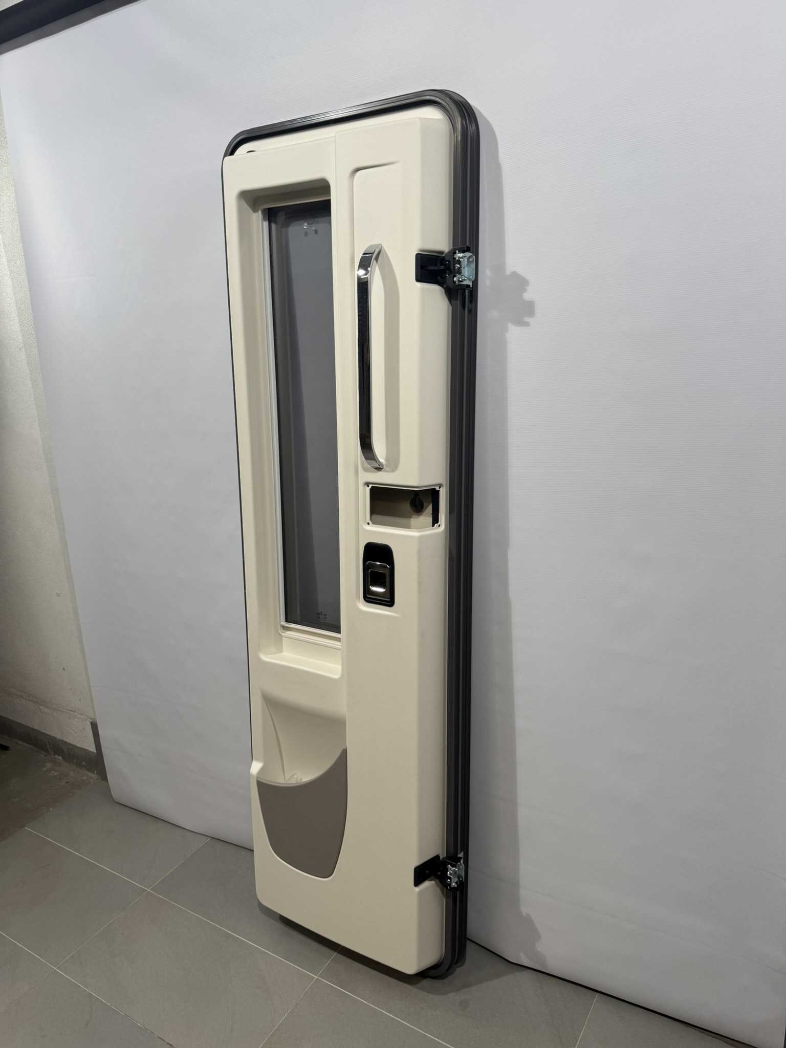 Hymer Aufbautür Wohnmobil mit Fenster 1920x600mm – Bild 17