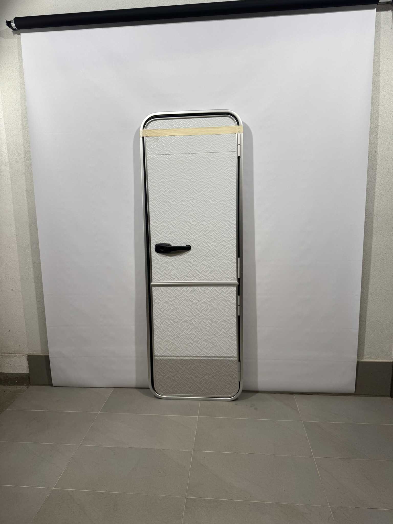 Hymer Aufbautür 2-teilig Hammerschlag 1740x580mm