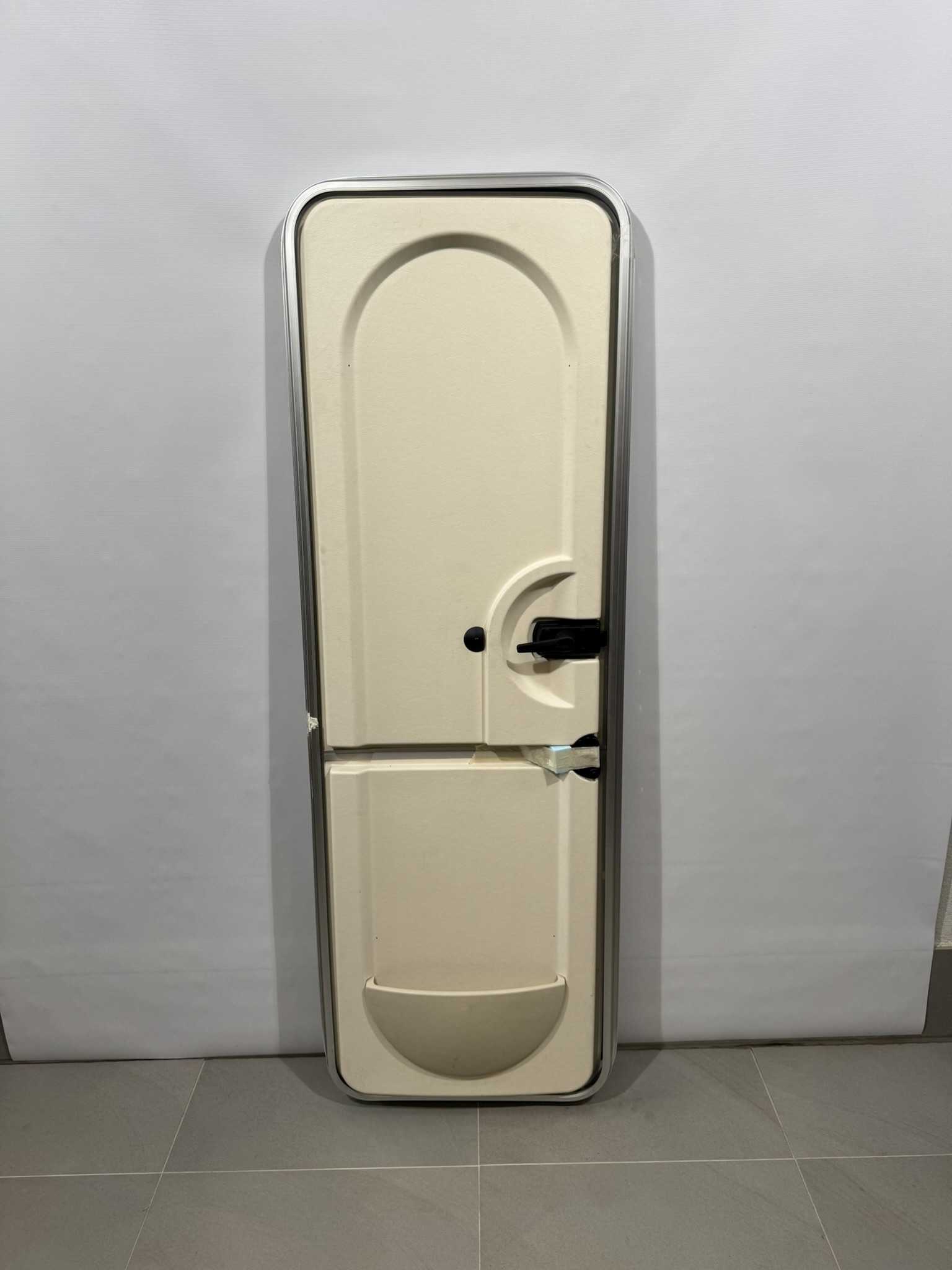 Hymer Aufbautür 2-teilig Hammerschlag 1740x580mm – Bild 5