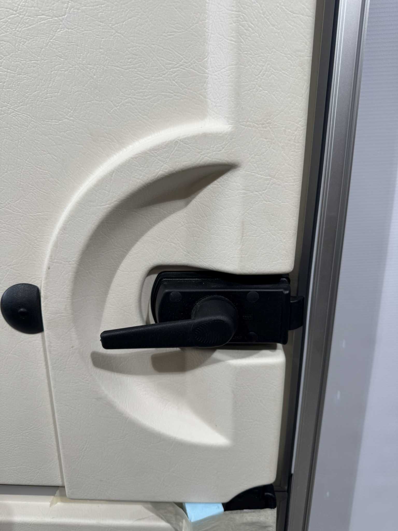Hymer Aufbautür 2-teilig Hammerschlag 1740x580mm – Bild 7