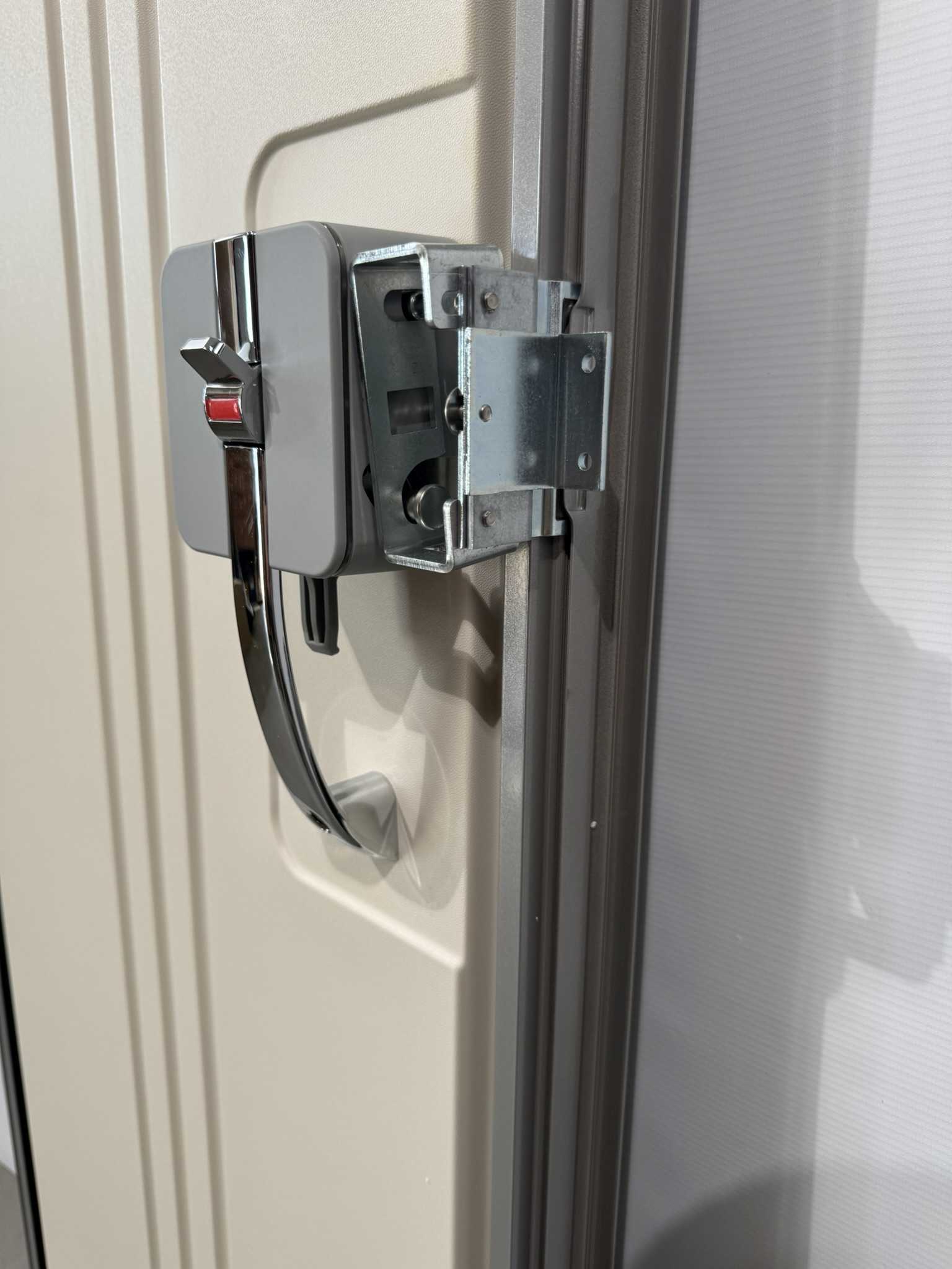Hymer Aufbautür champagner 1700x570mm – Bild 9