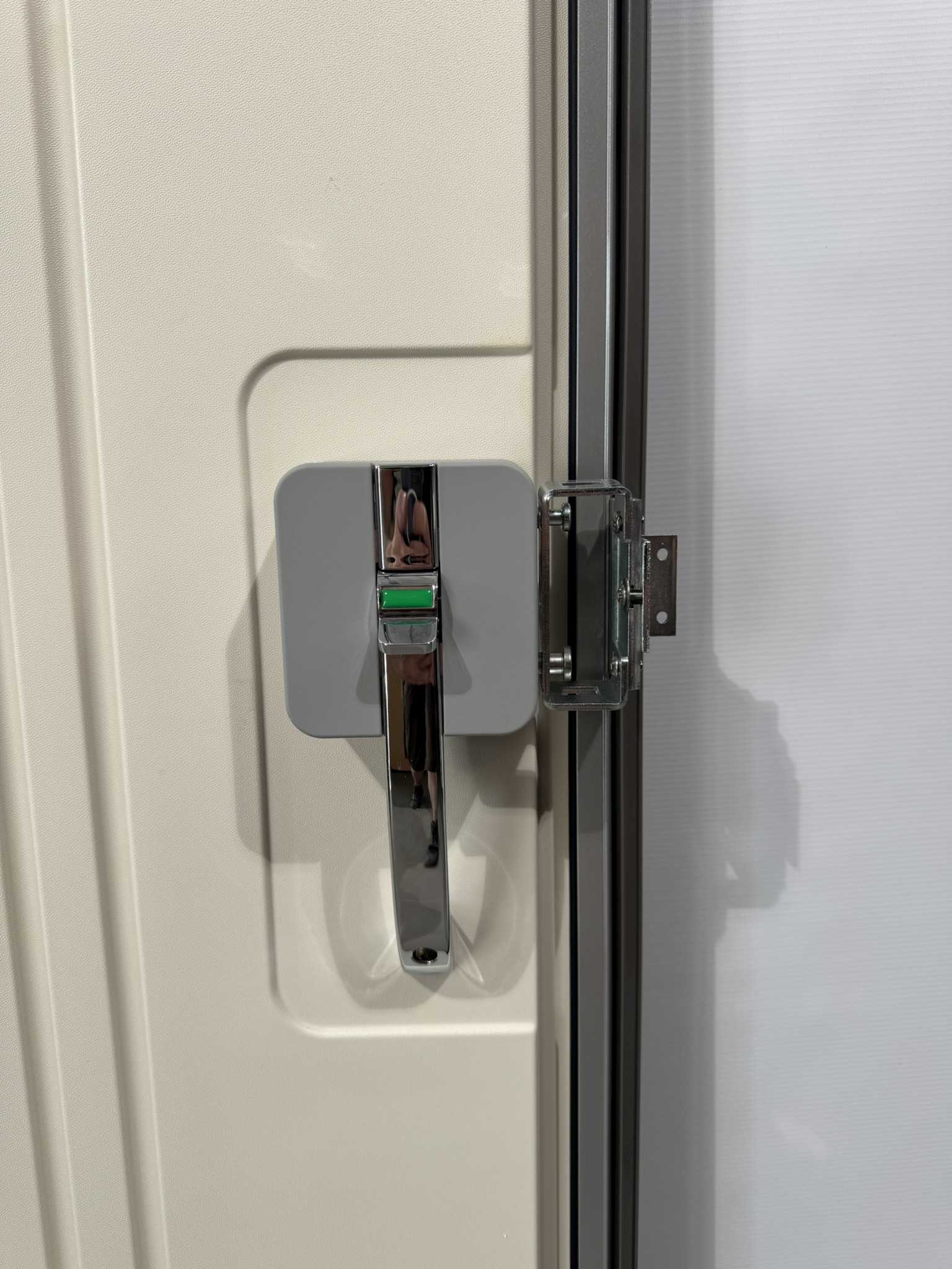 Hymer Aufbautür champagner 1700x570mm – Bild 7