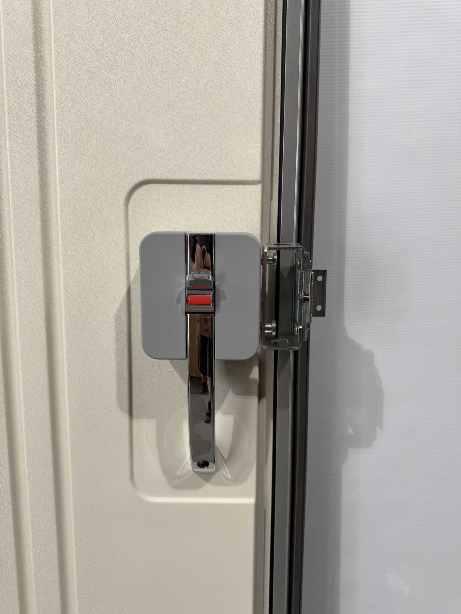Hymer Aufbautür champagner 1700x570mm – Bild 8