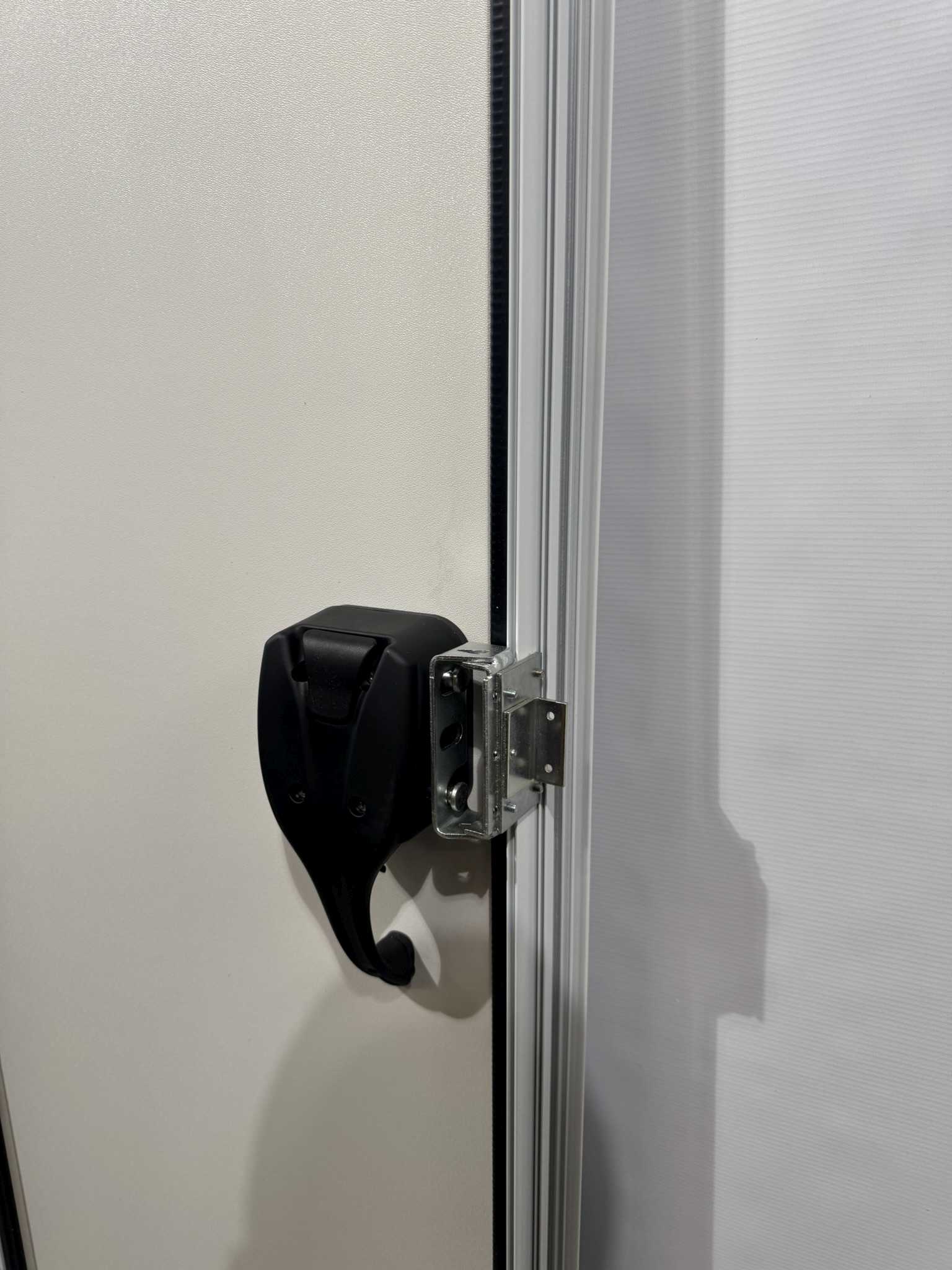 Hymer Aufbautür weiß / silber 1740x545mm – Bild 8