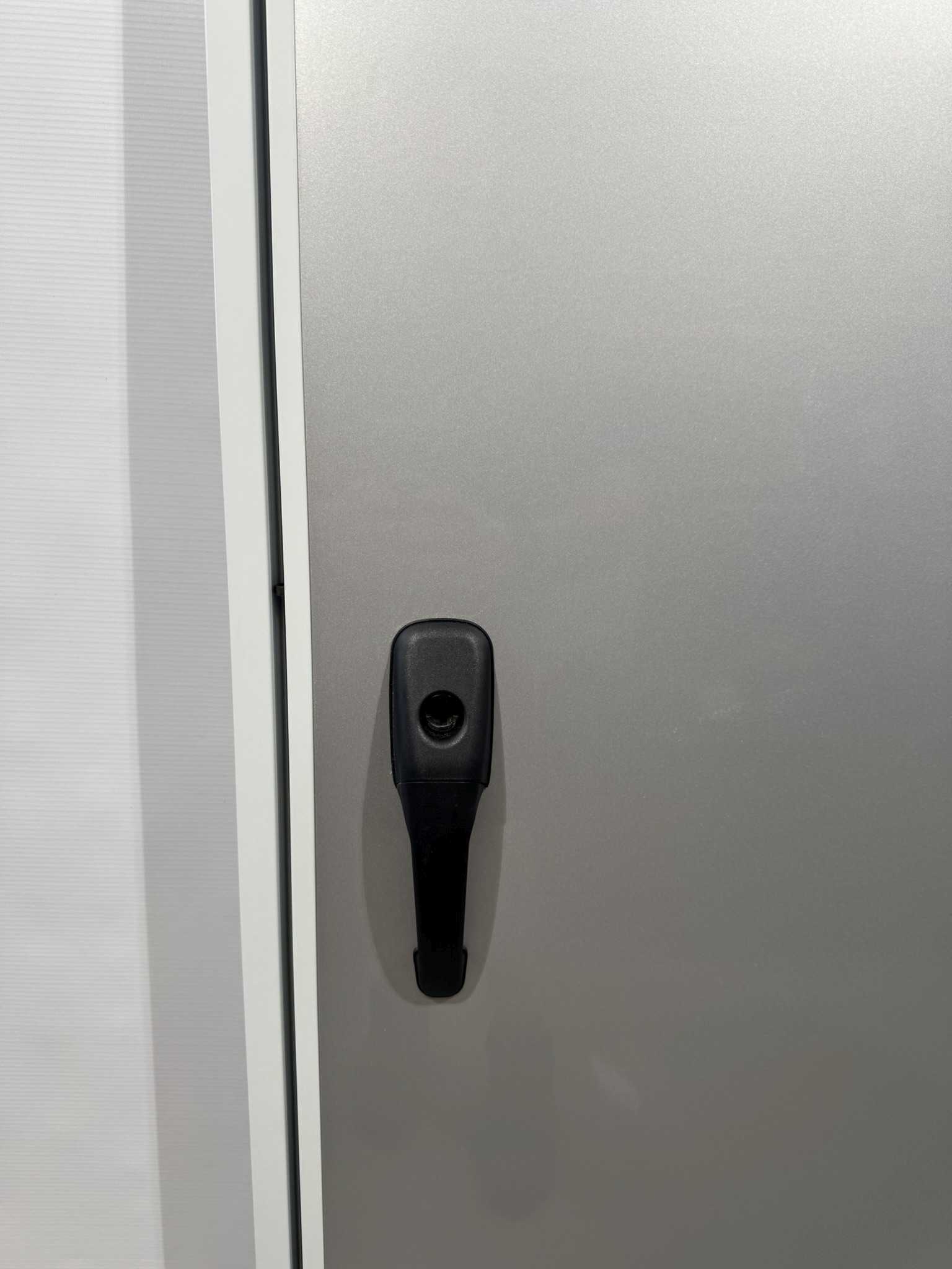 Hymer Aufbautür weiß / silber 1740x545mm – Bild 3