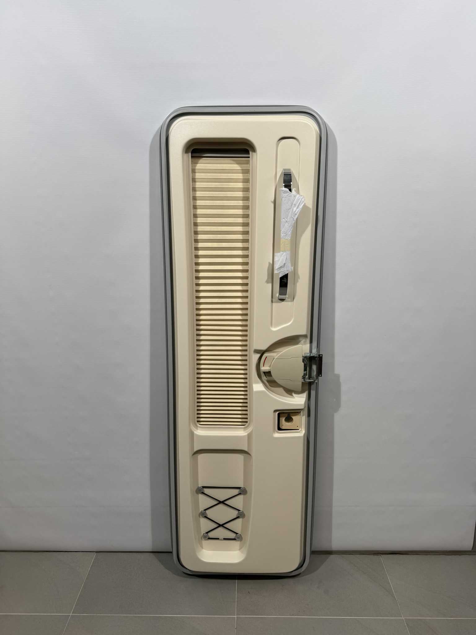 Hymer Aufbautür grau/silber mit Fenster 1731x545mm – Bild 9