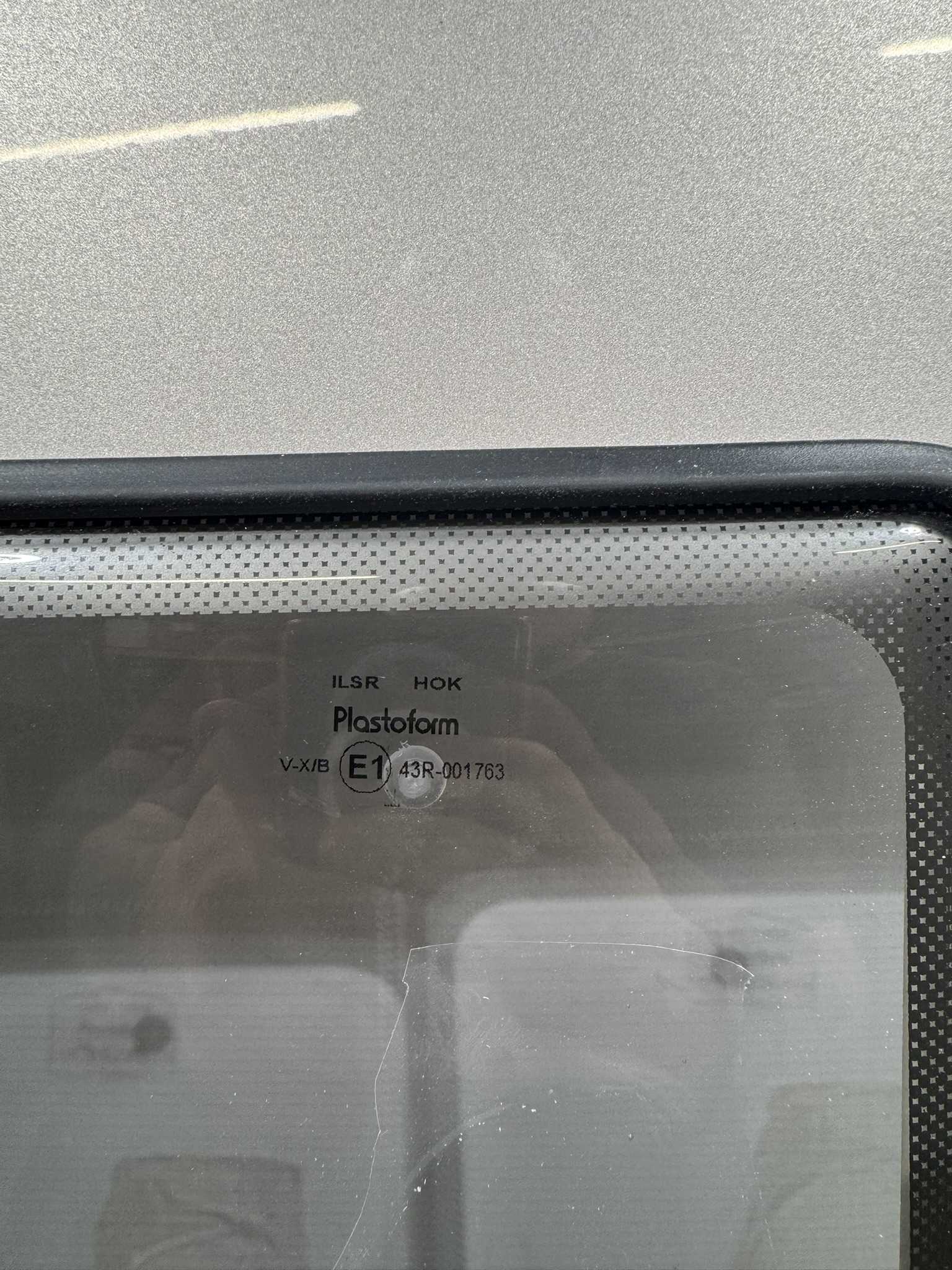 Hymer Aufbautür grau/silber mit Fenster 1731x545mm – Bild 4
