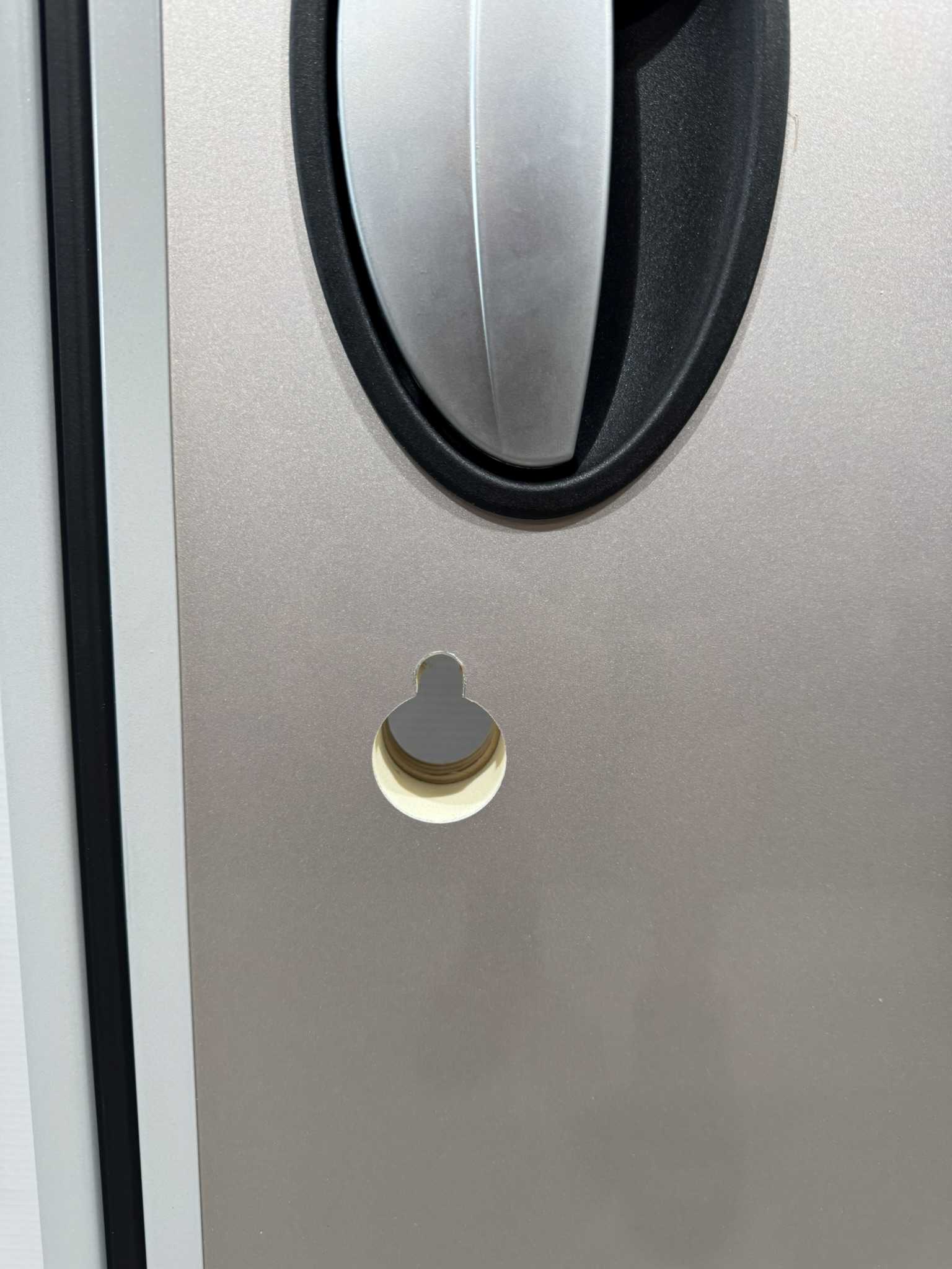 Hymer Aufbautür grau/silber mit Fenster 1731x545mm – Bild 7
