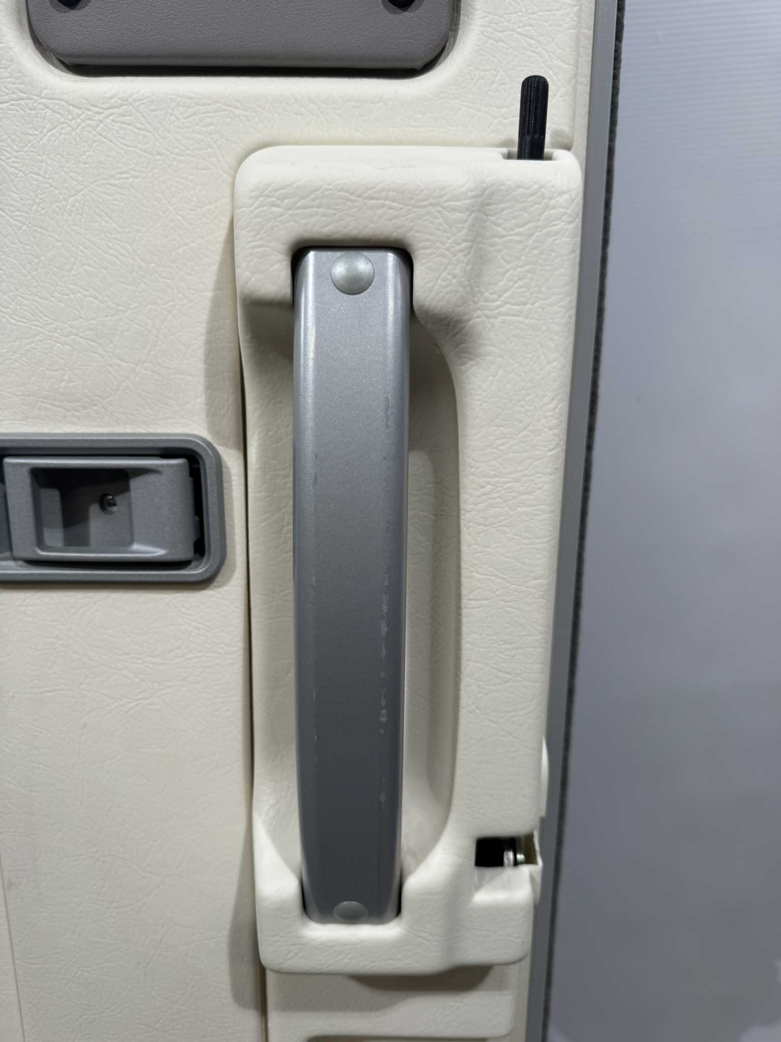 Hymer Aufbautür grau/silber mit Fliegengitter 1731x545mm – Bild 13