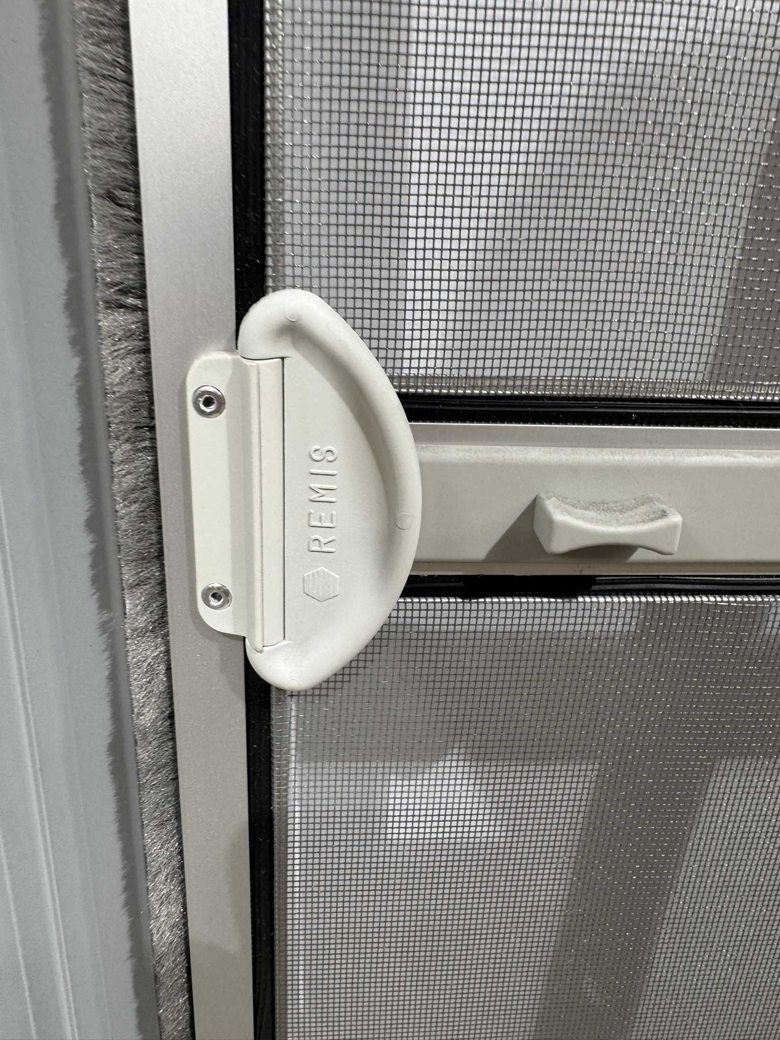 Hymer Aufbautür grau/silber mit Fliegengitter 1731x545mm – Bild 14