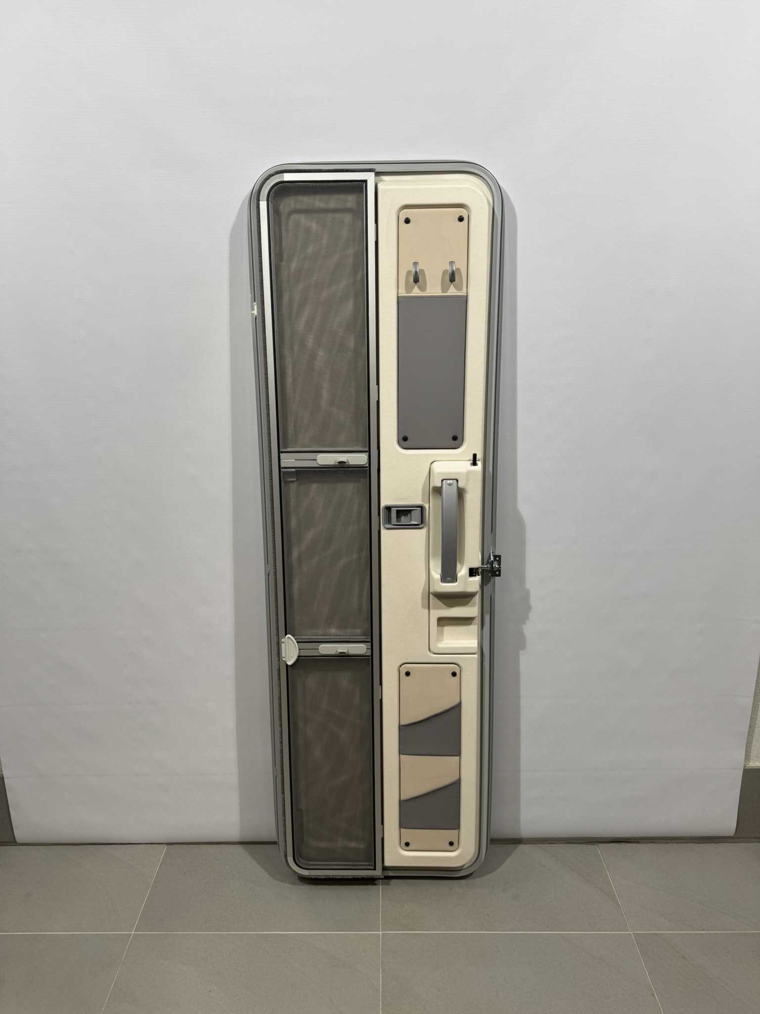 Hymer Aufbautür grau/silber mit Fliegengitter 1731x545mm – Bild 16