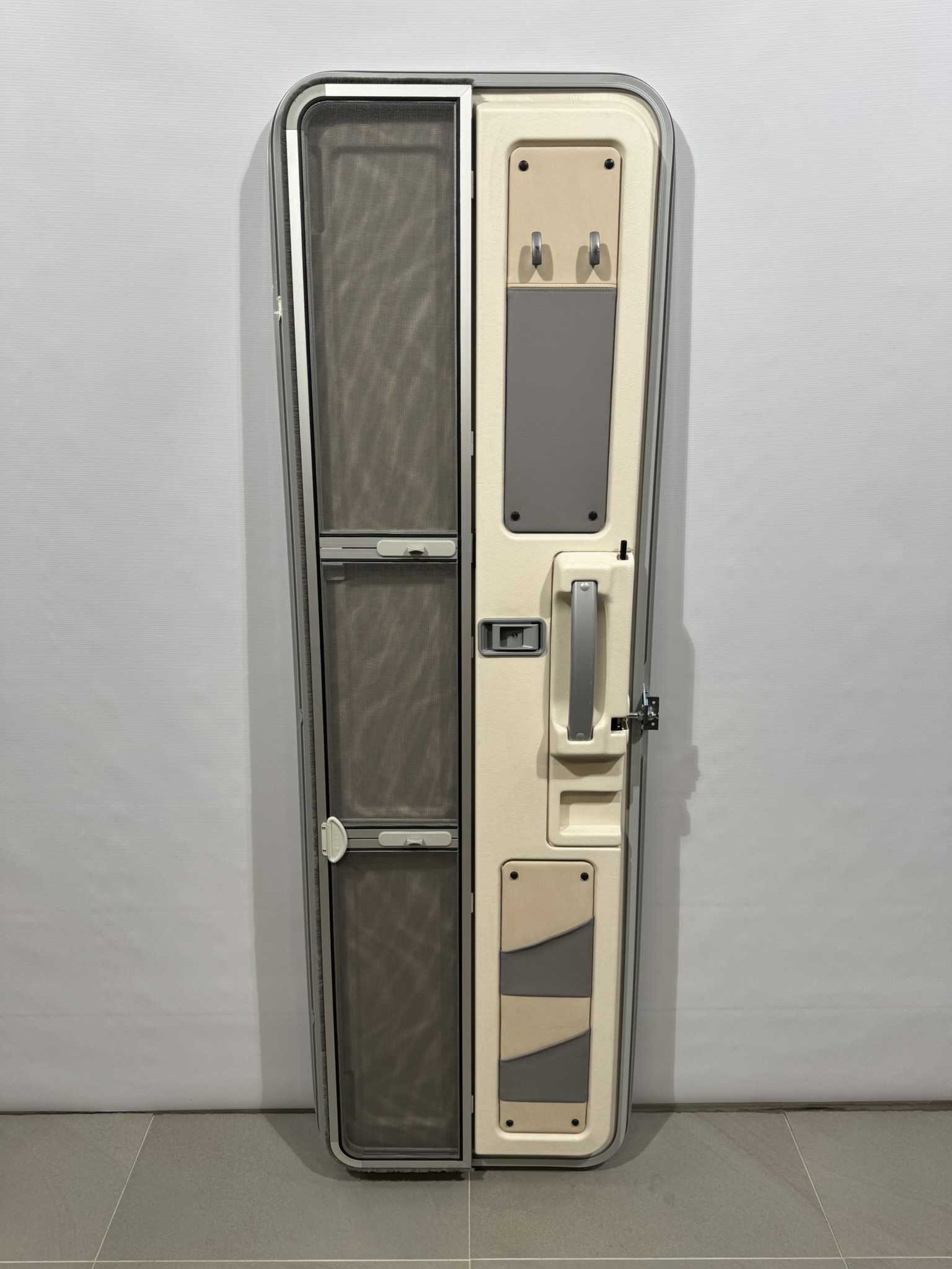 Hymer Aufbautür grau/silber mit Fliegengitter 1731x545mm – Bild 3