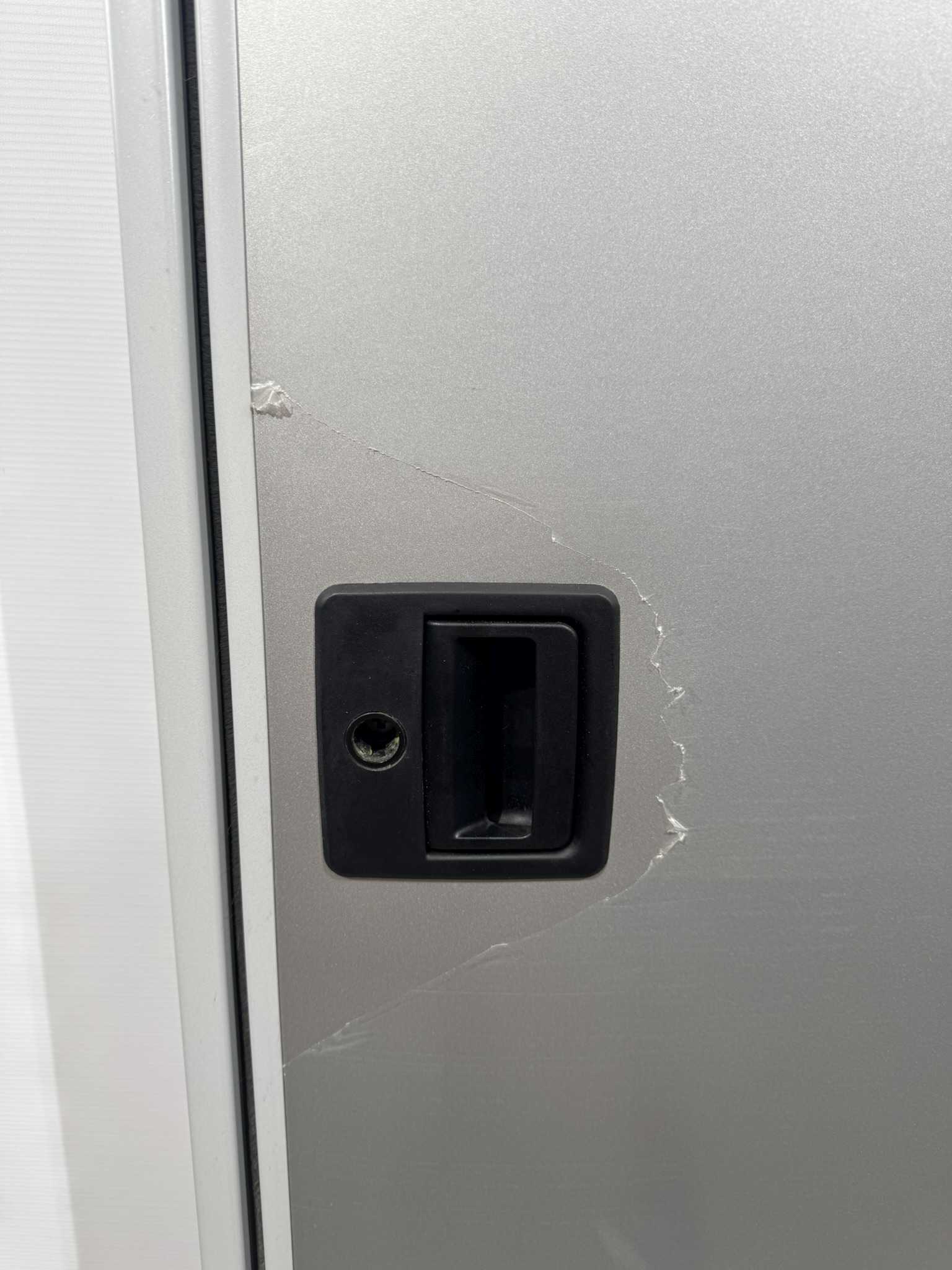 Hymer Aufbautür grau/silber mit Fliegengitter 1731x545mm – Bild 5