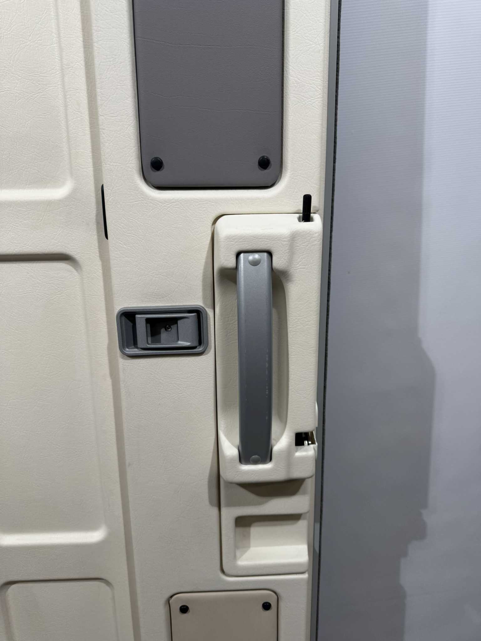 Hymer Aufbautür grau/silber mit Fliegengitter 1731x545mm – Bild 10