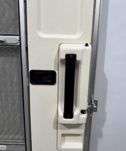 Hymer Aufbautür silber/grau 1731x545mm mit Fliegengitter – Bild 8