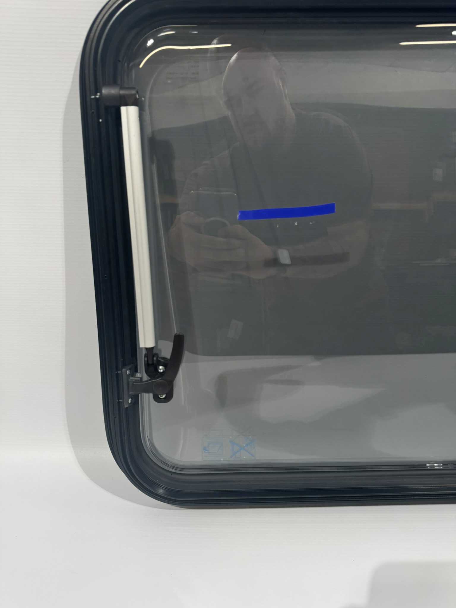 Dometic S7P Ausstellfenster 900x520mm schwarz – Bild 7
