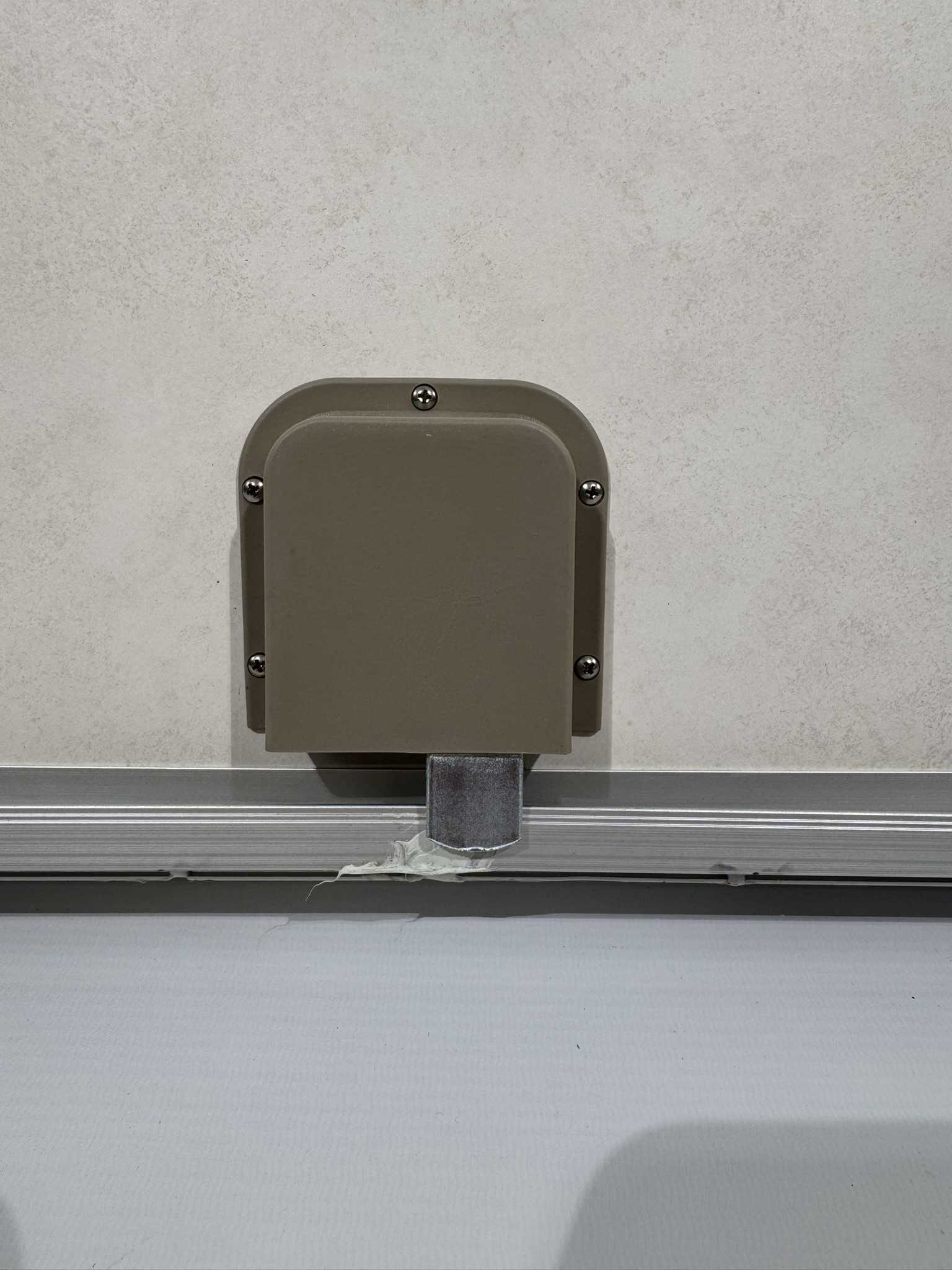 Serviceklappe Wohnwagen / Wohnmobil 900x310mm grau / silber – Bild 5