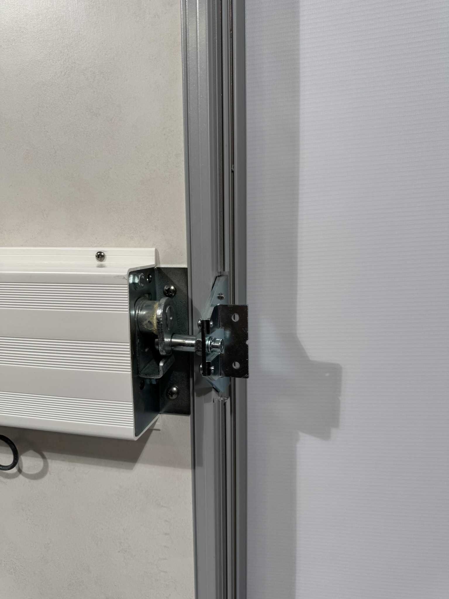 Serviceklappe / Stauraumklappe Wohnwagen / Wohnmobil 750x1090mm grau/silber – Bild 7