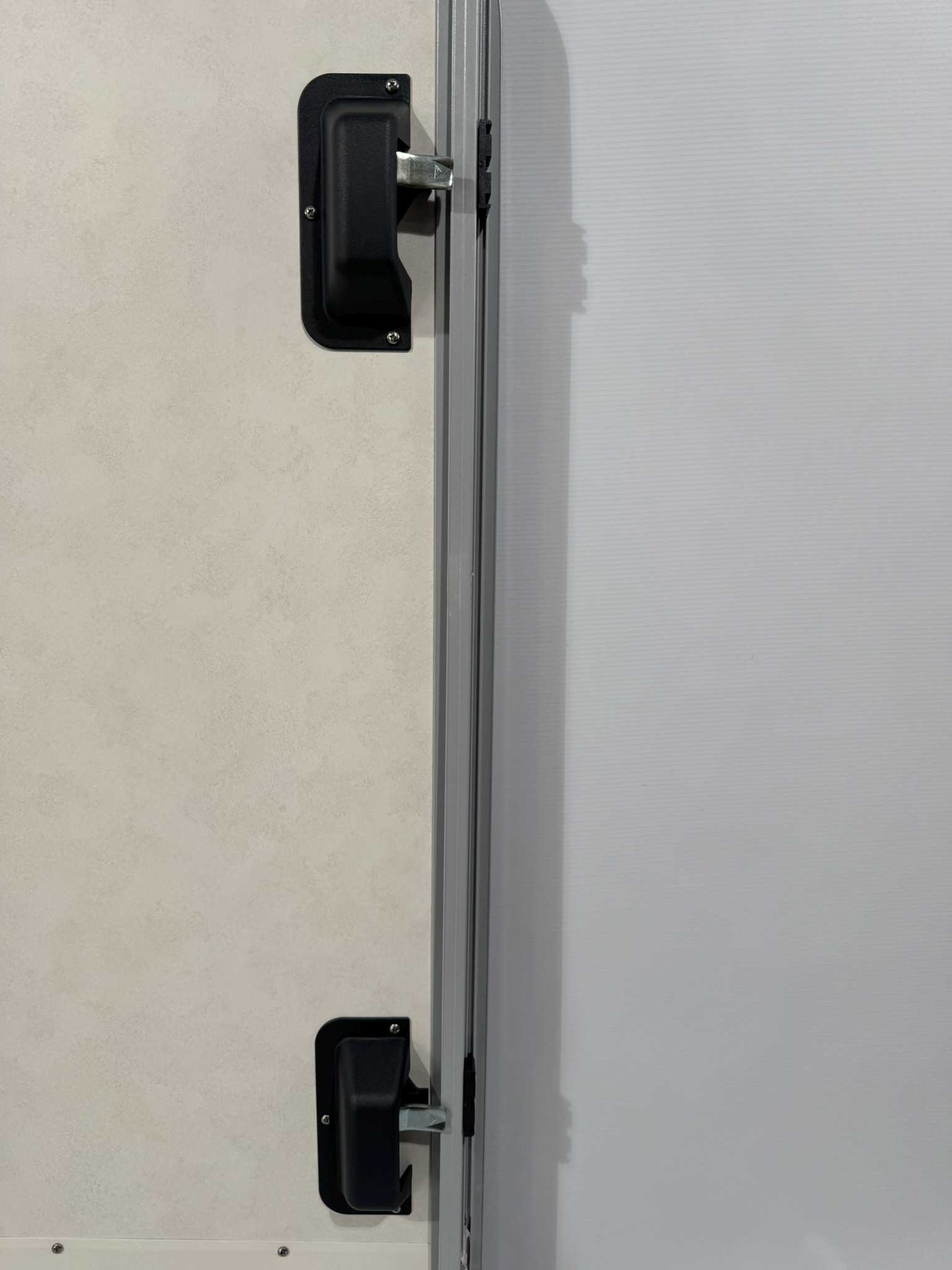 Serviceklappe / Stauraumklappe Wohnwagen / Wohnmobil 900x1073mm weiß/grau – Bild 9
