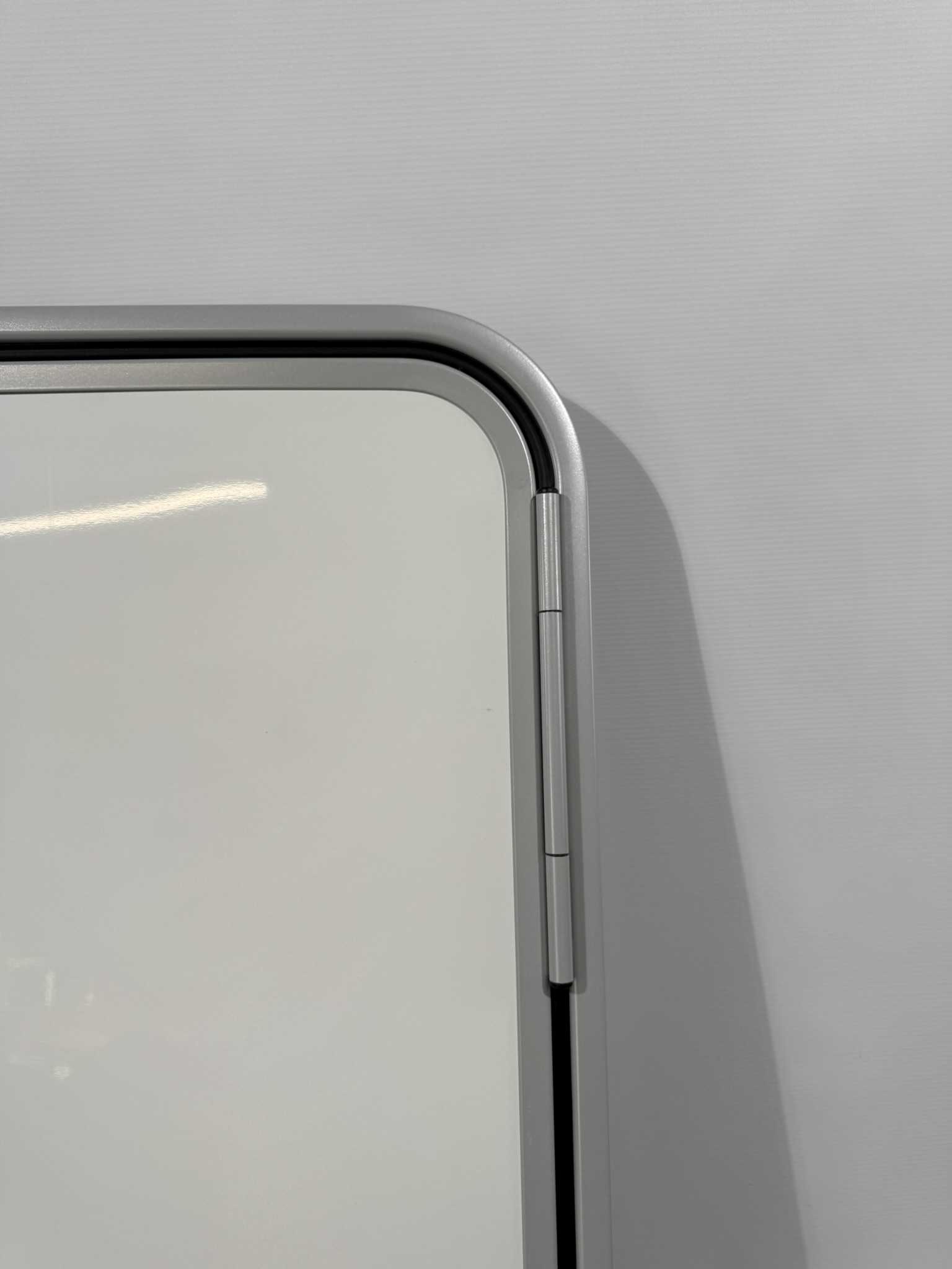 Serviceklappe / Stauraumklappe Wohnwagen / Wohnmobil 900x1073mm weiß/grau – Bild 3