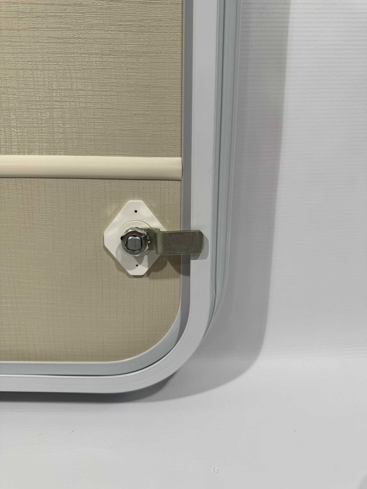Serviceklappe / Stauraumklappe Wohnwagen / Wohnmobil 800x950mm weiß/silber – Bild 6