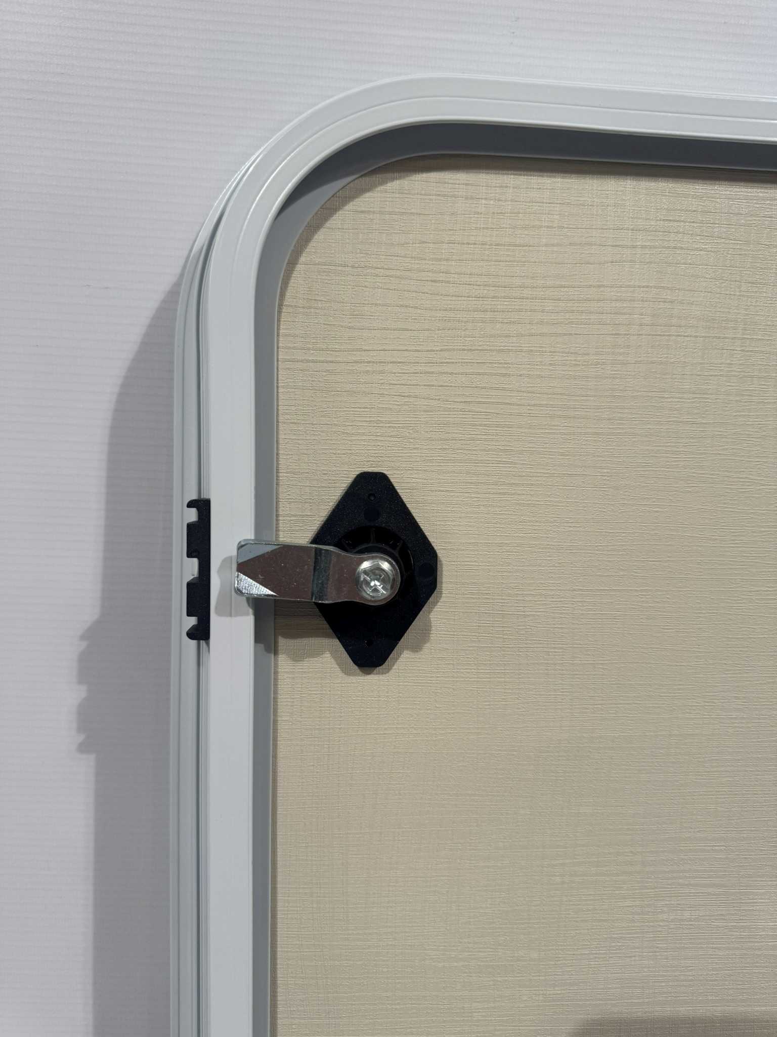 Serviceklappe / Stauraumklappe Wohnwagen / Wohnmobil 500x750mm grau/weiß – Bild 6