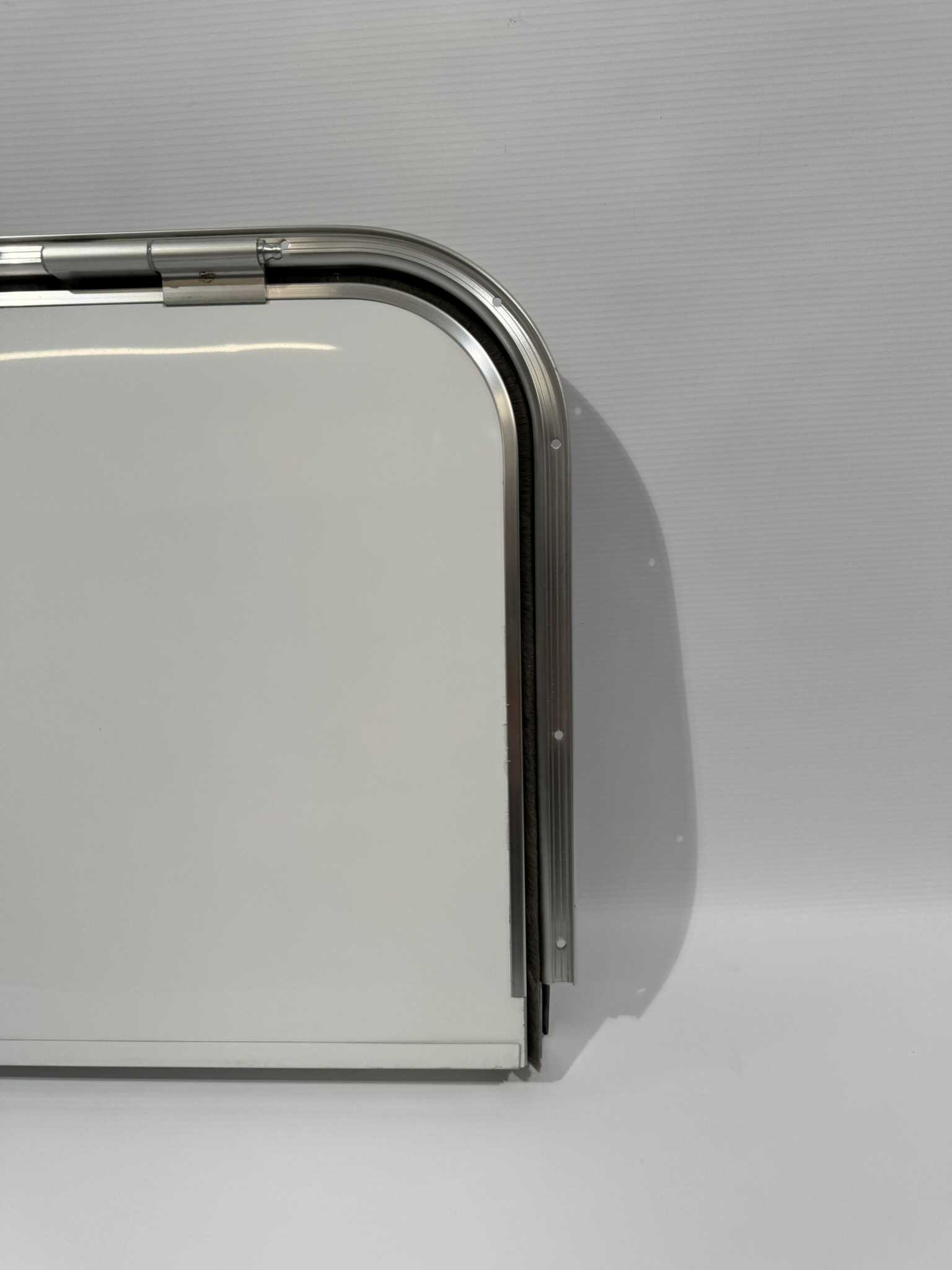 Serviceklappe / Stauraumklappe Wohnwagen / Wohnmobil 569x365mm weiß – Bild 3