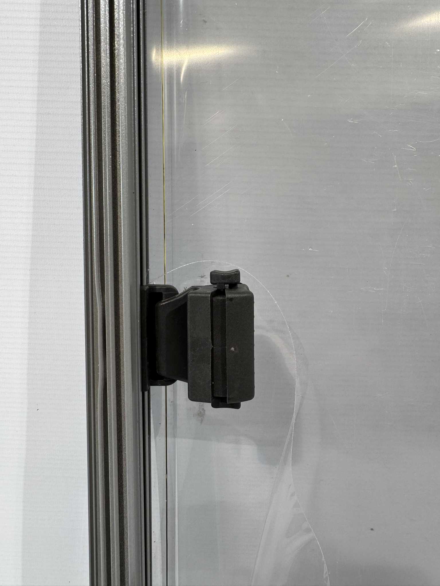 Dometic S7 Schiebefenster 900x600mm hellgrau – Bild 6