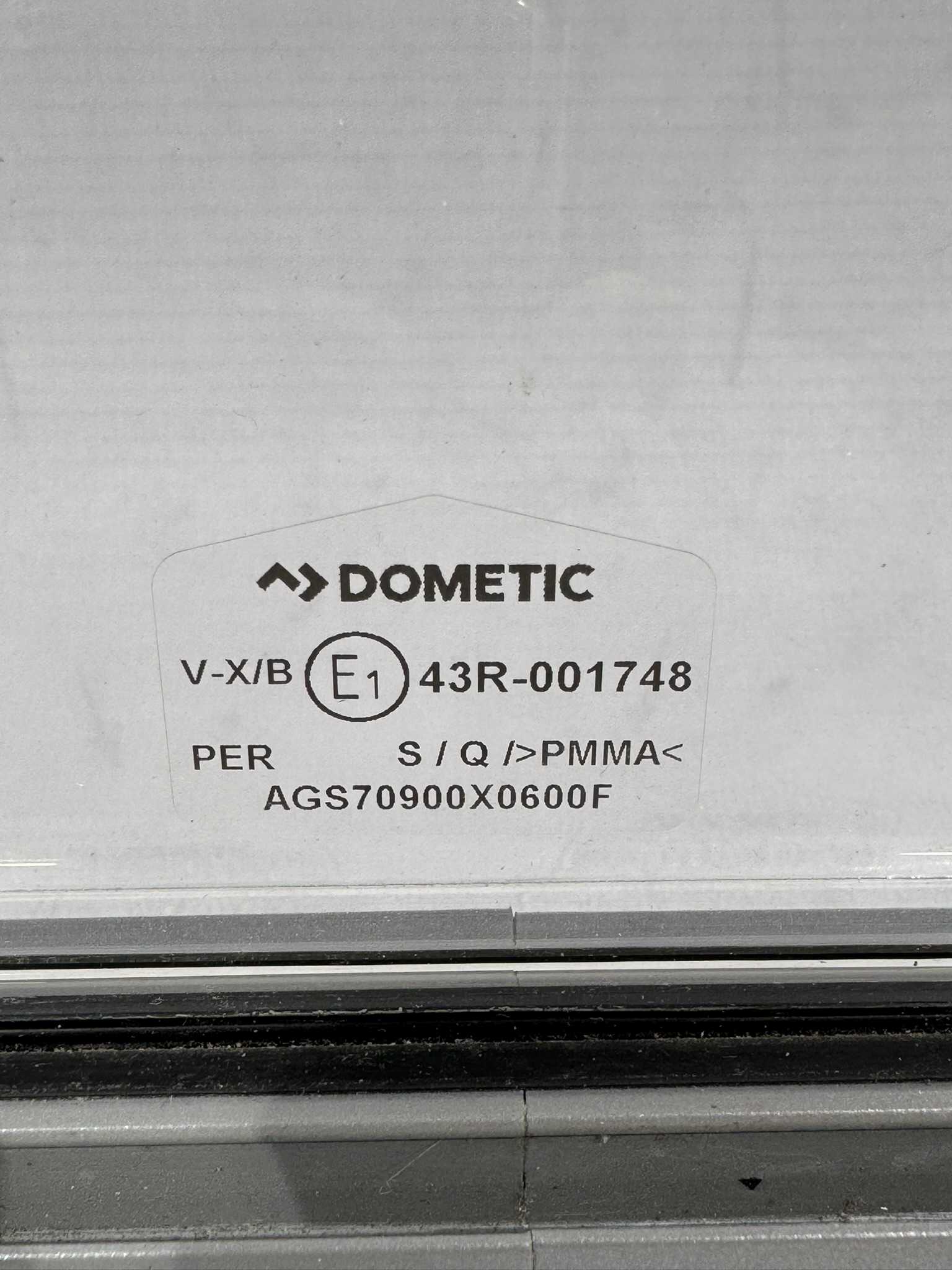 Dometic S7 Schiebefenster 900x600mm hellgrau – Bild 2