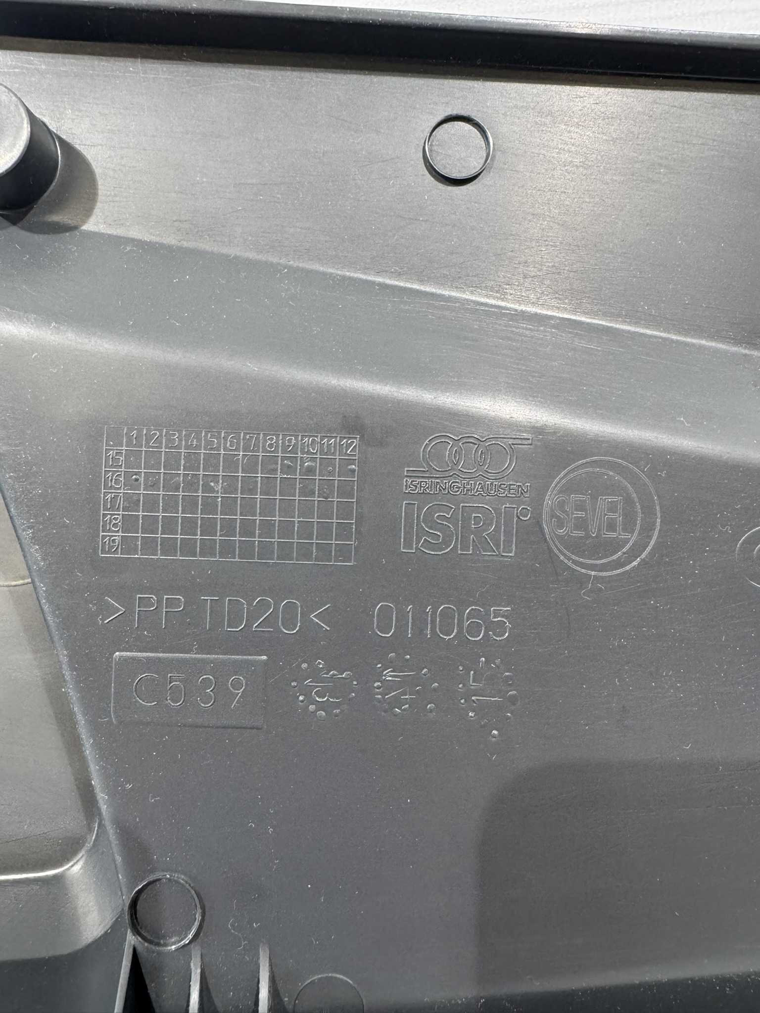 Original Fiat Sitzsockelverkleidung 60911631 – Bild 6