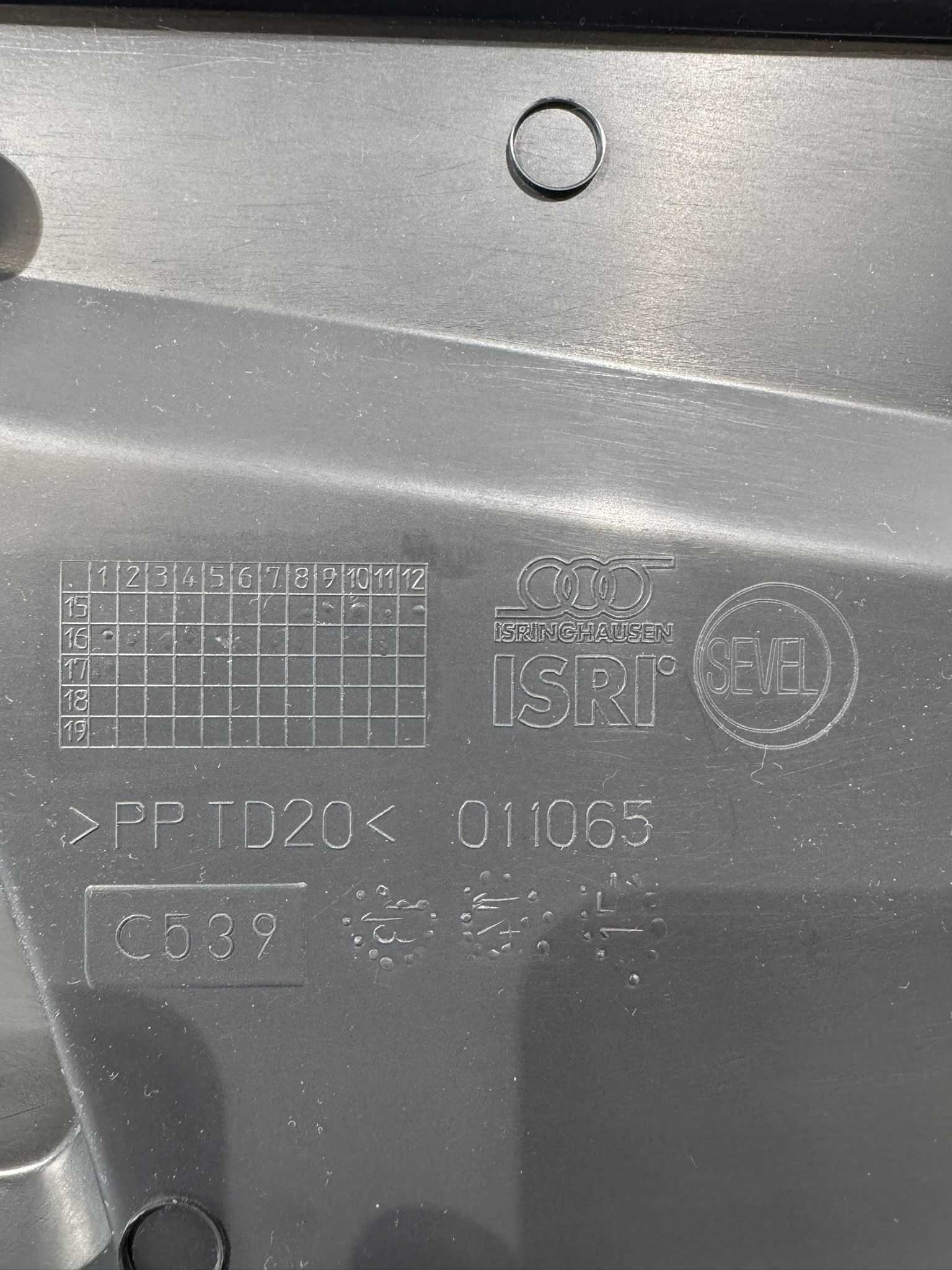Original Fiat Sitzsockelverkleidung 60911631 – Bild 7
