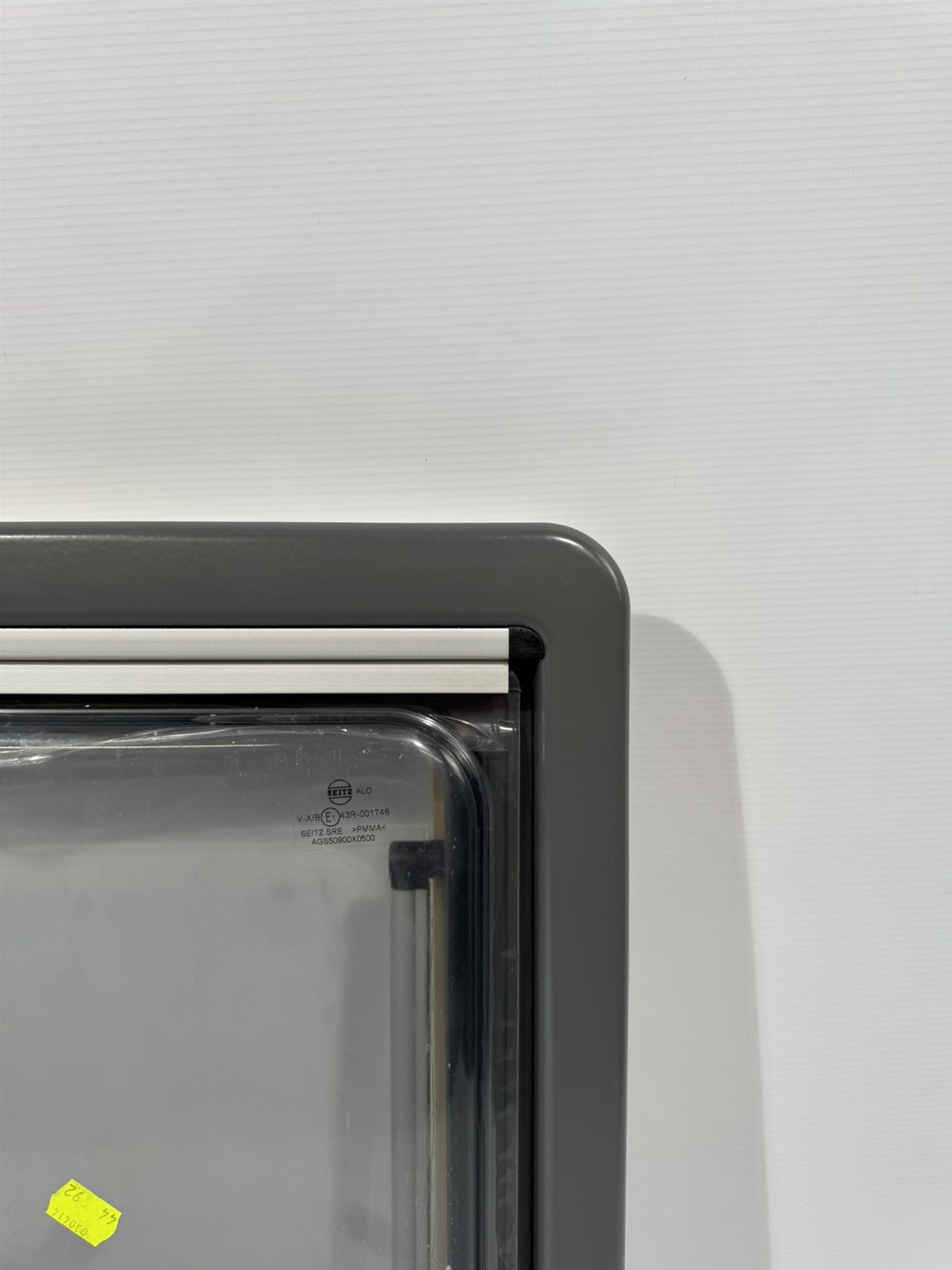 Seitz S4 Ausstellfenster 900x500mm grau – Bild 3