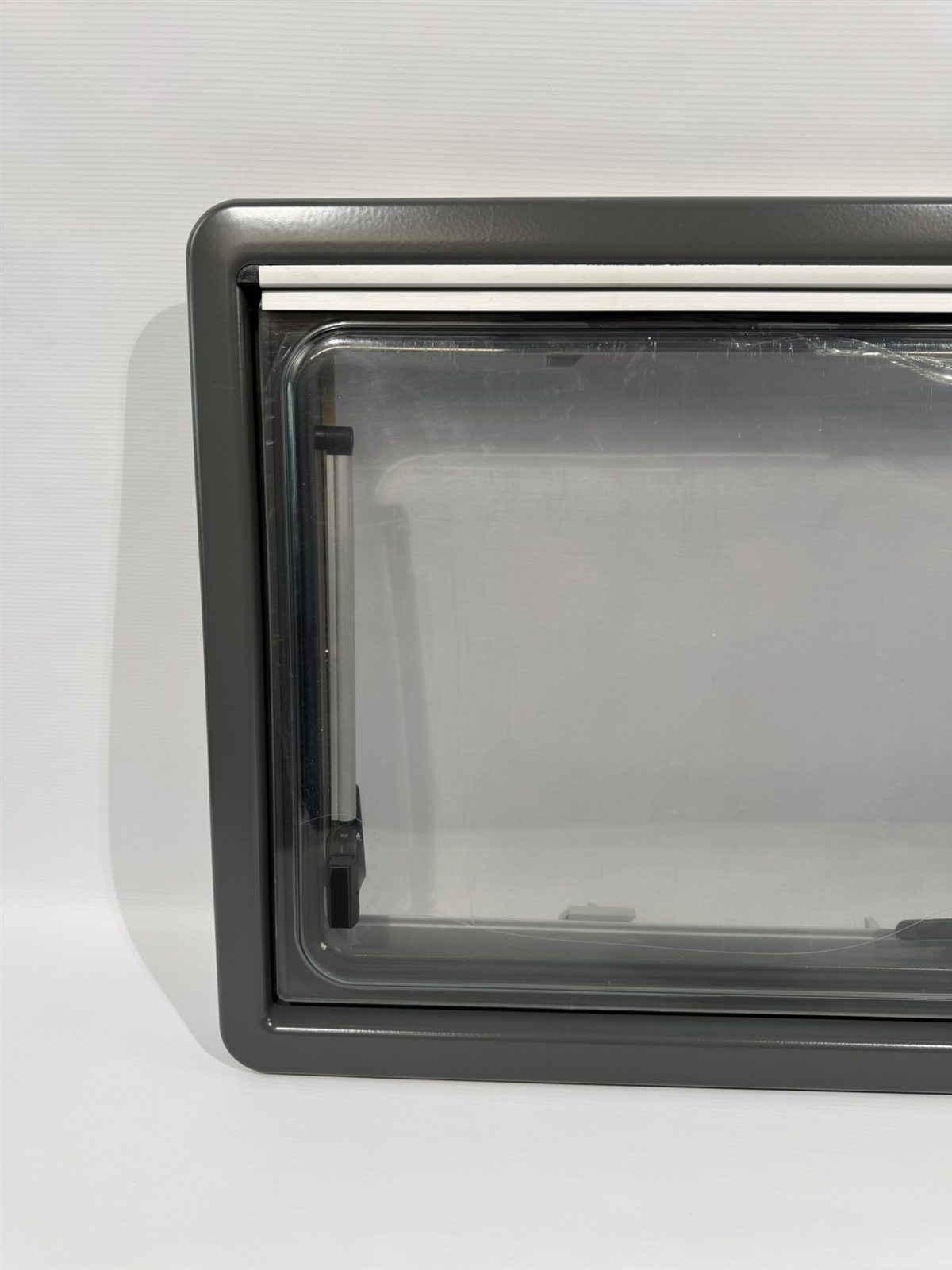 Seitz S4 Ausstellfenster 900x500mm grau – Bild 4