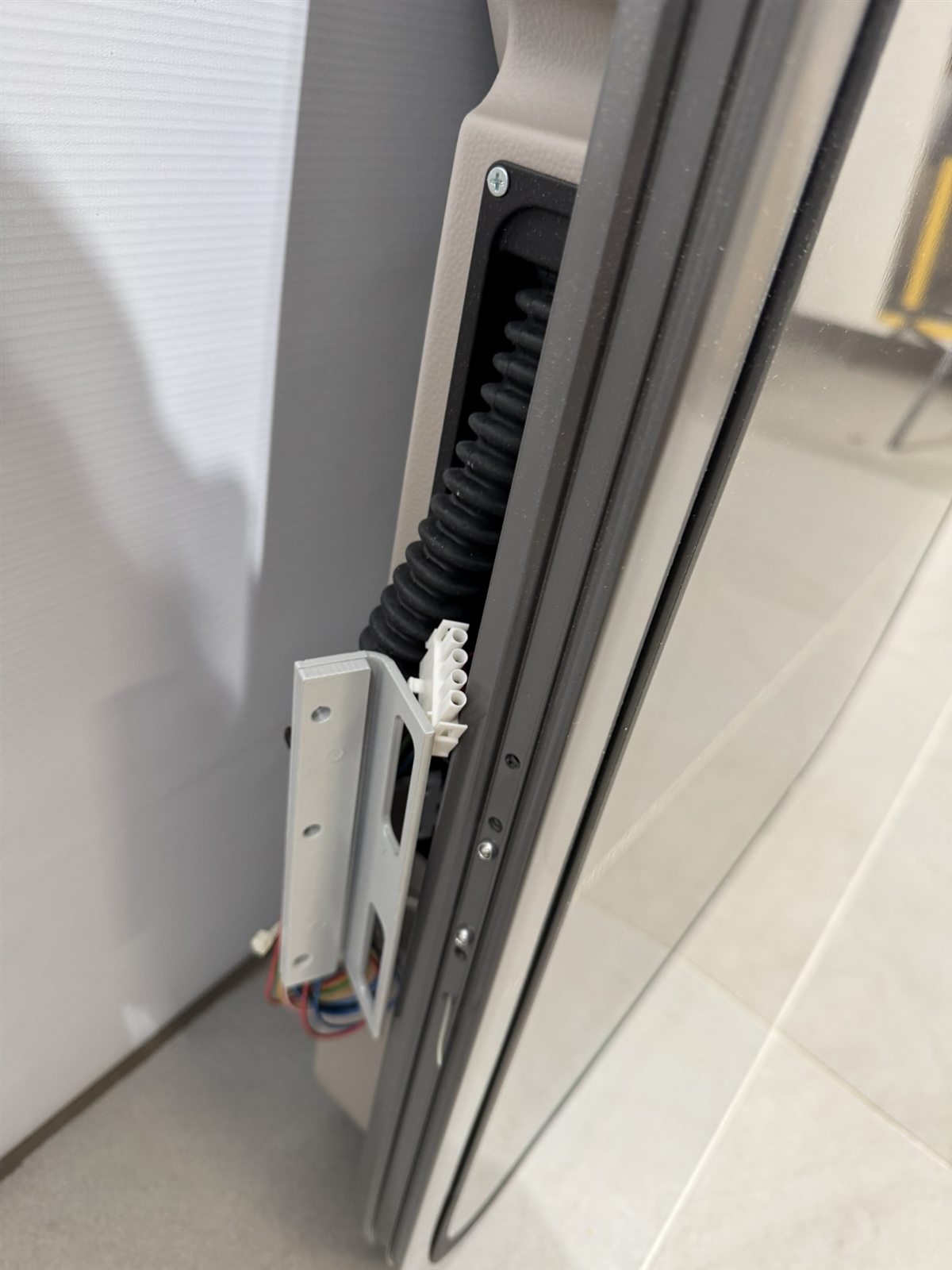 Hymer Fahrerhaustür 700x1665mm mit Fenster – Bild 10
