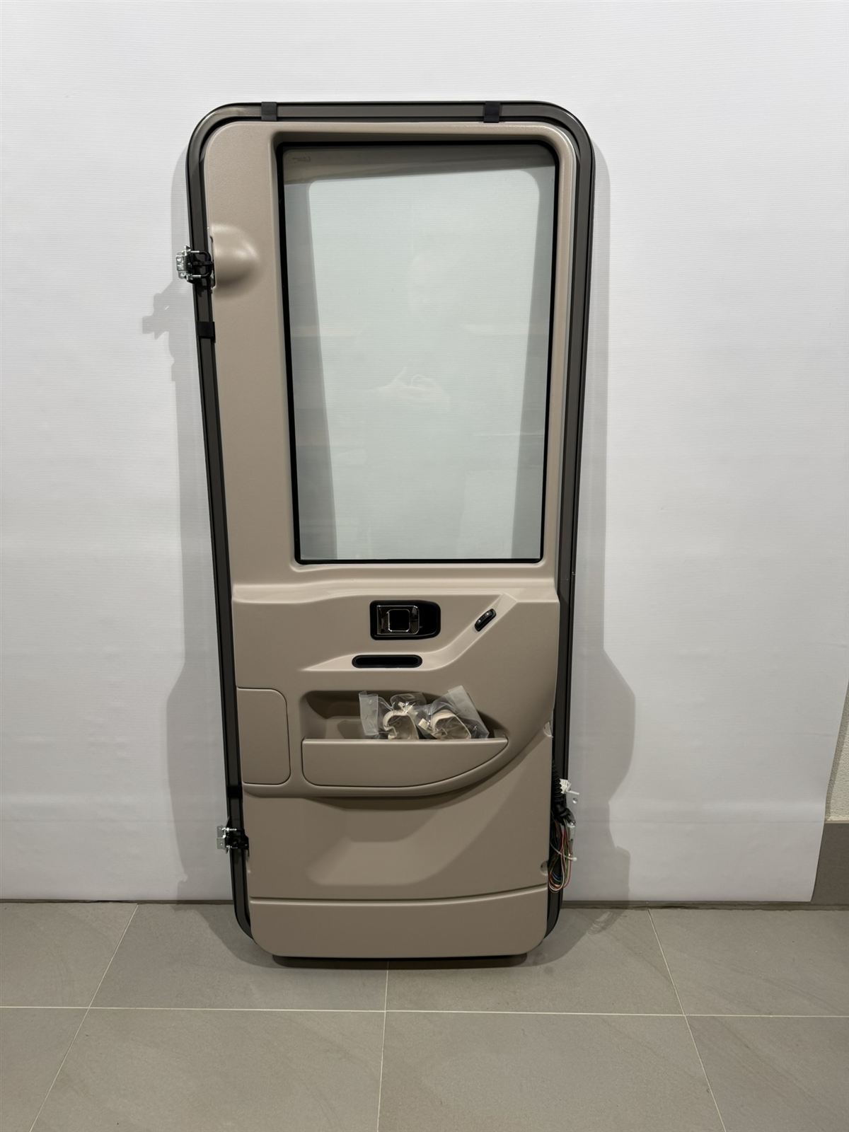Hymer Fahrerhaustür 700x1665mm mit Fenster – Bild 11