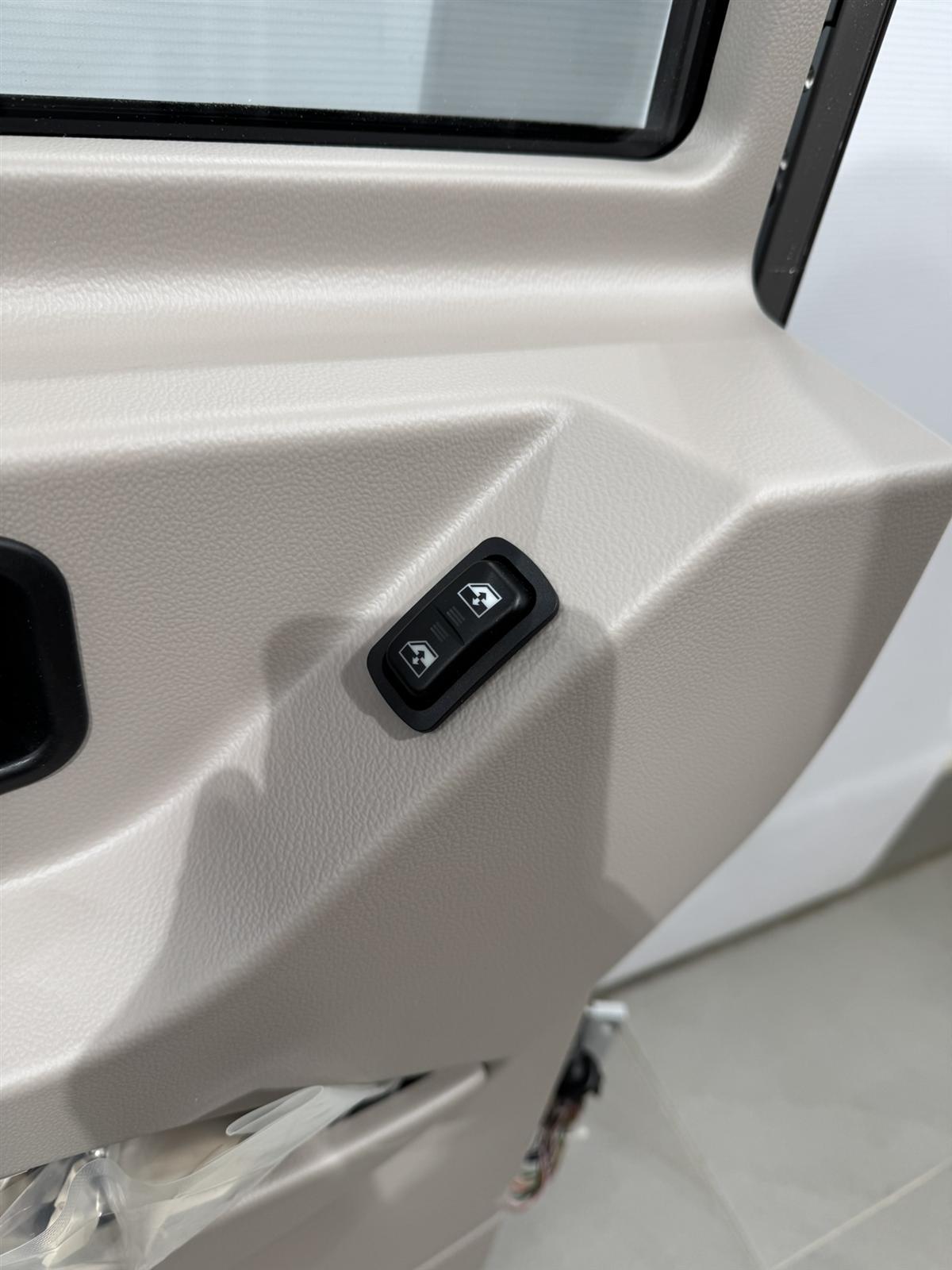 Hymer Fahrerhaustür 700x1665mm mit Fenster – Bild 14
