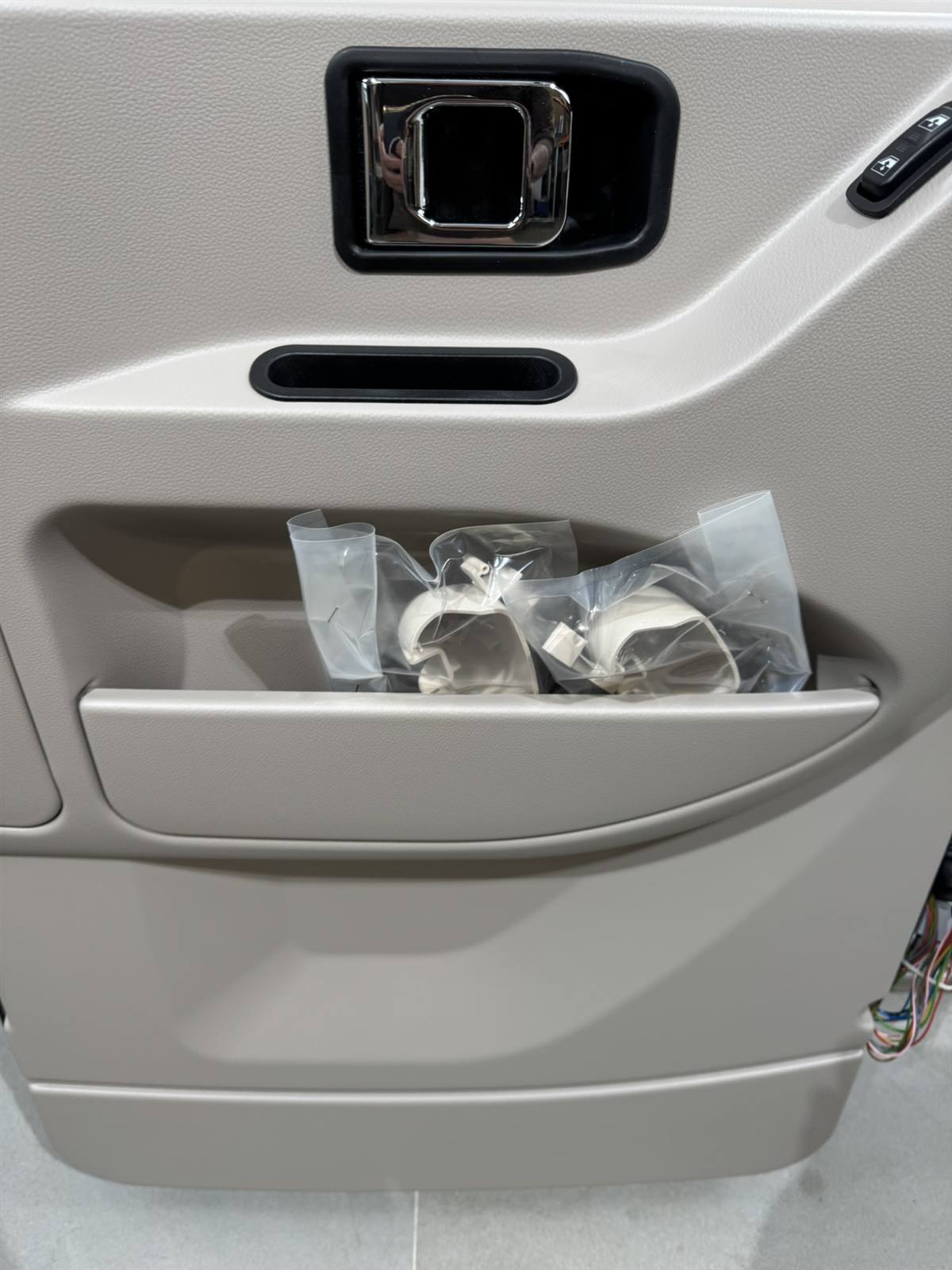 Hymer Fahrerhaustür 700x1665mm mit Fenster – Bild 15